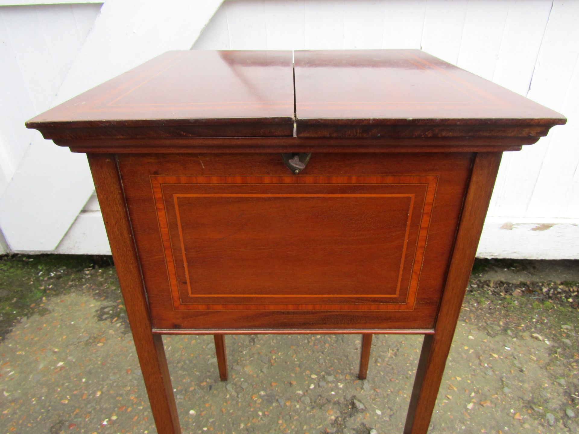 Mahogany veneered inlaid sewing box on castors - Image 2 of 4