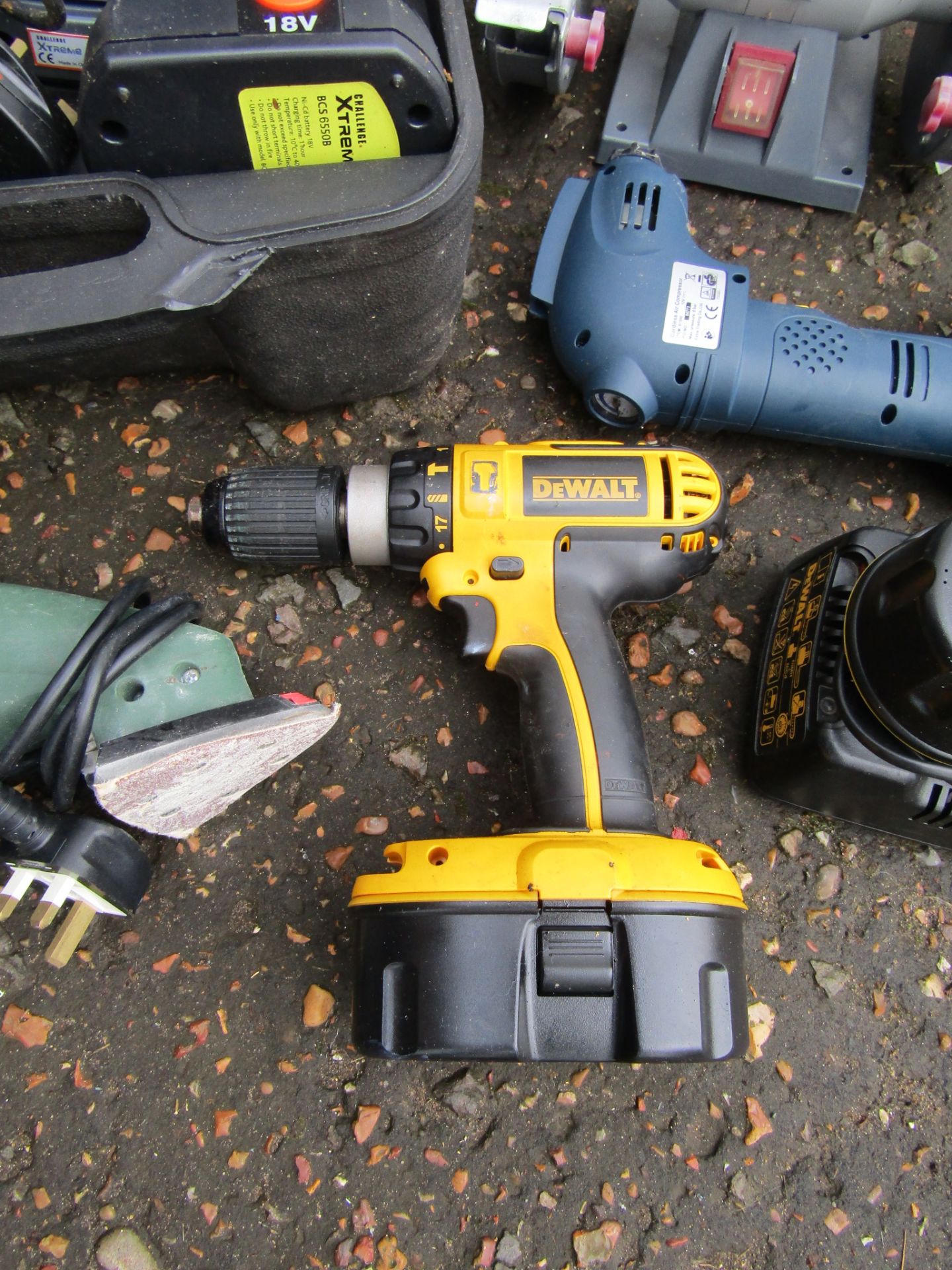 Power tools to include DeWalt and Bosch etc (some have no plugs) - Image 2 of 6