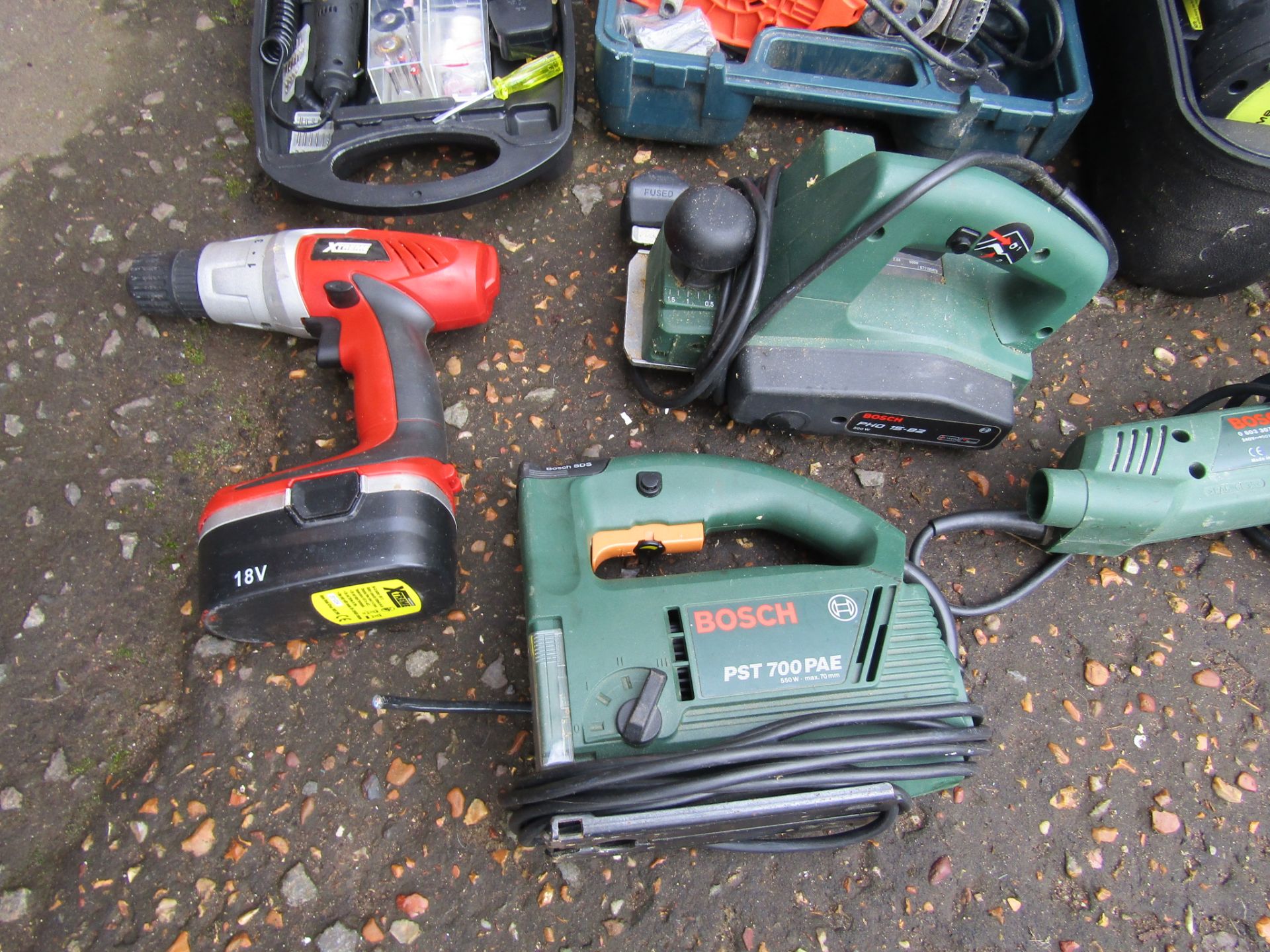 Power tools to include DeWalt and Bosch etc (some have no plugs) - Image 5 of 6