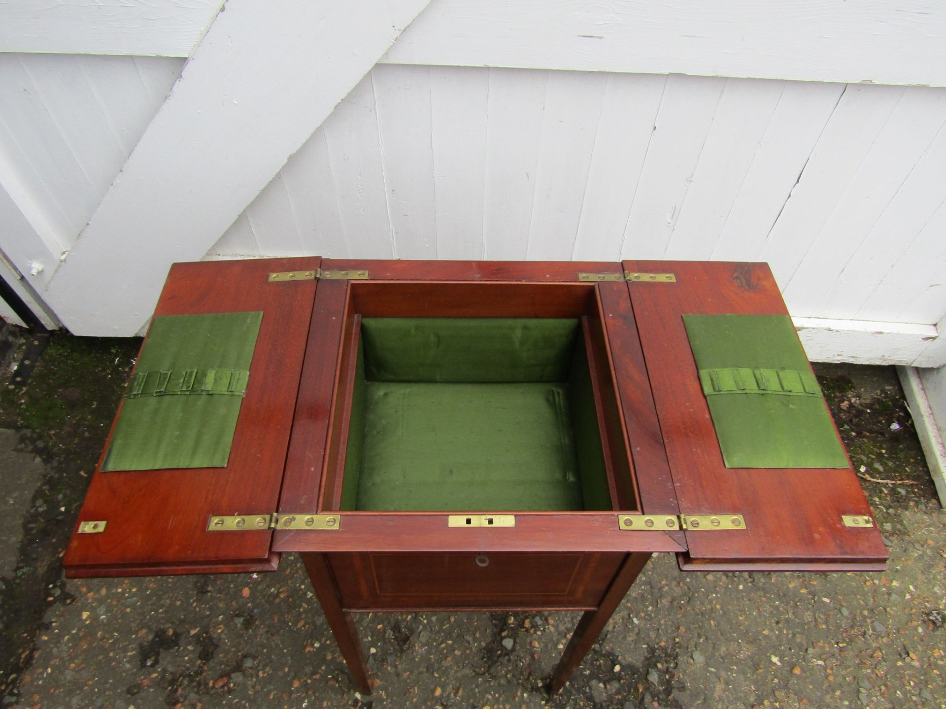 Mahogany veneered inlaid sewing box on castors - Image 4 of 4