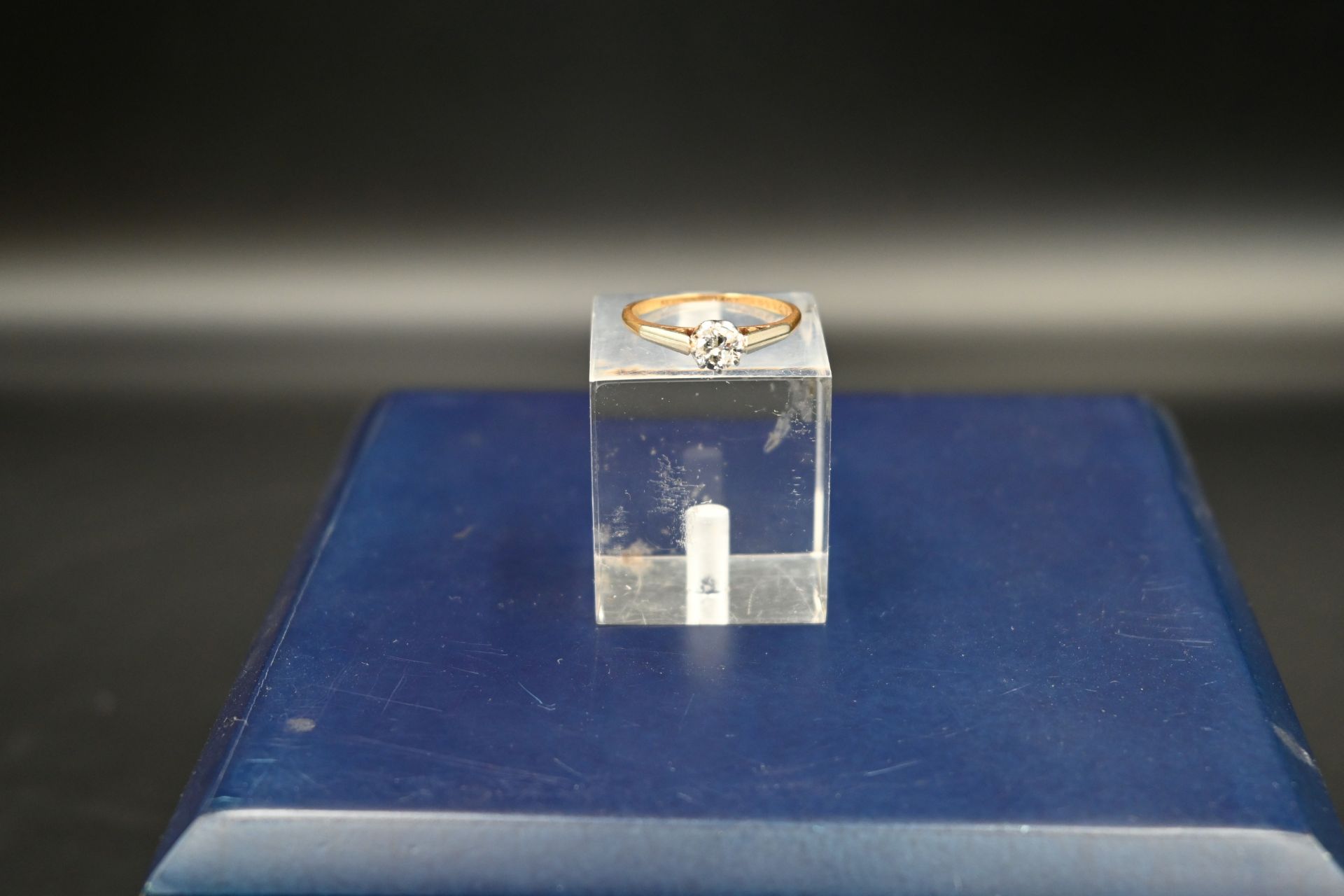 18ct gold and platnium solitaire diamond ring size P, back of the band quite worn , 18ct gold and - Image 2 of 5