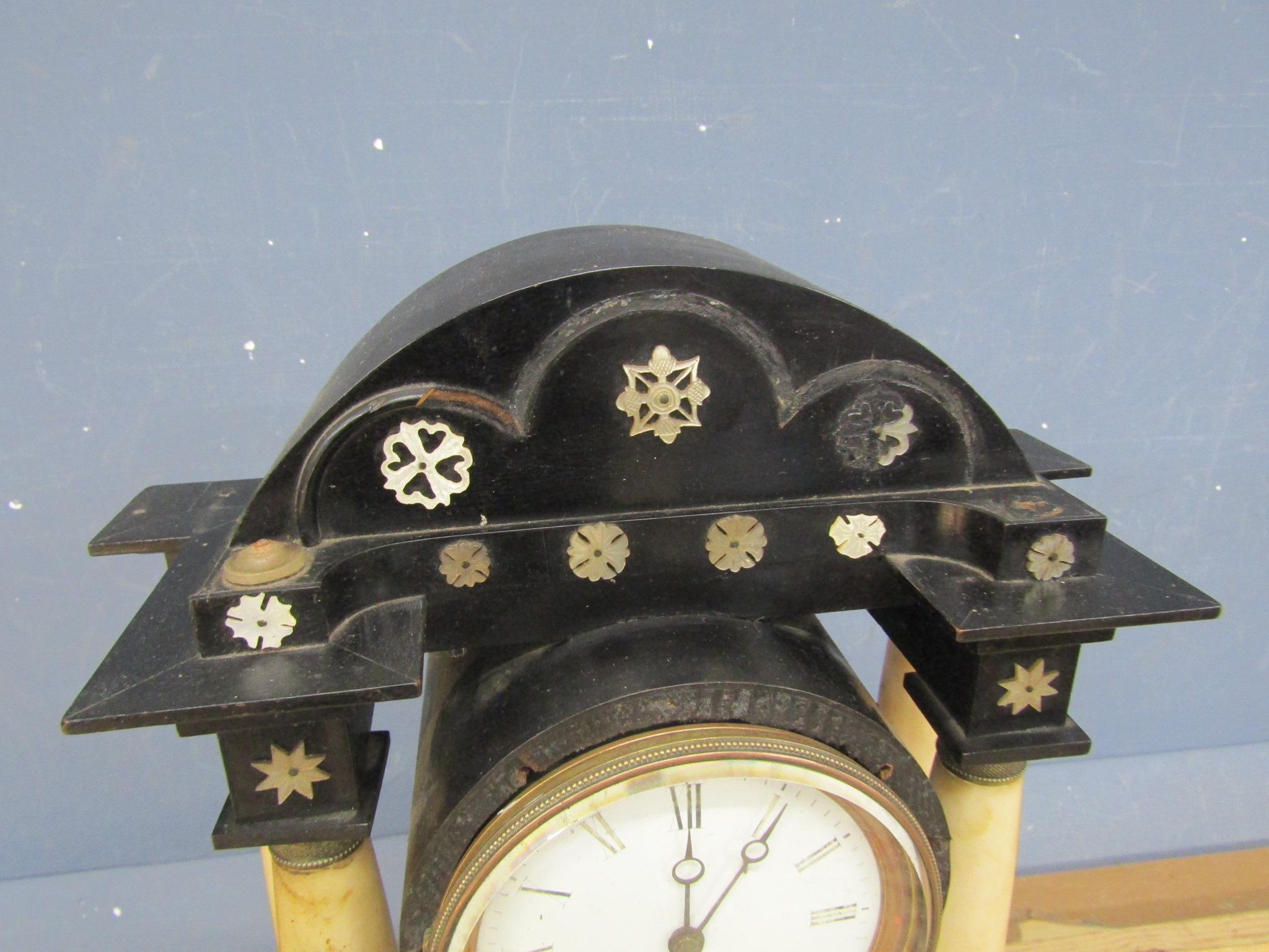 Portico mantel clock - Image 3 of 7