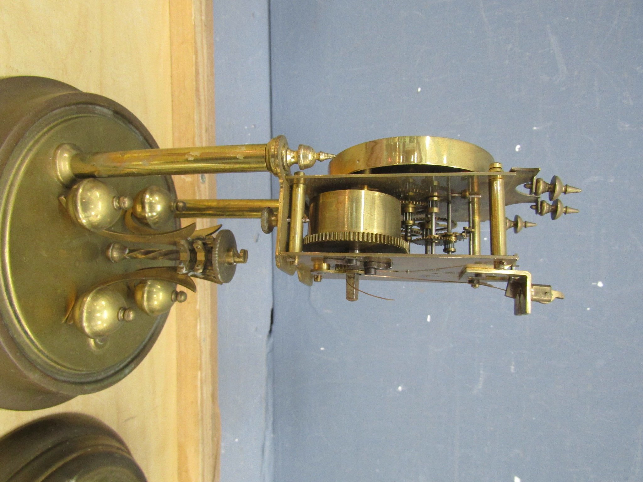 1930's Brass anniversary clock and Kundo anniversary clock, both with domes - Image 8 of 9