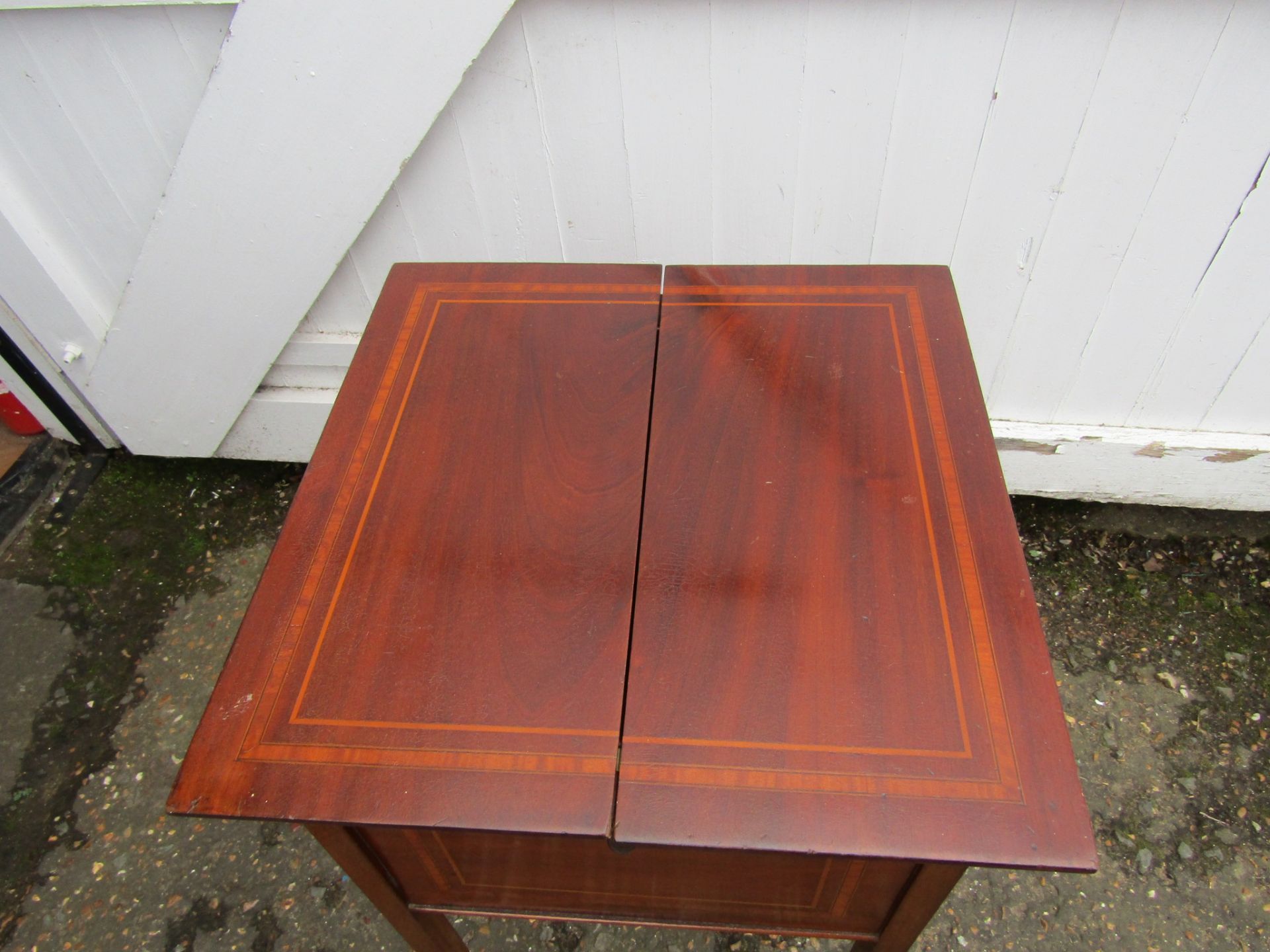 Mahogany veneered inlaid sewing box on castors - Image 3 of 4