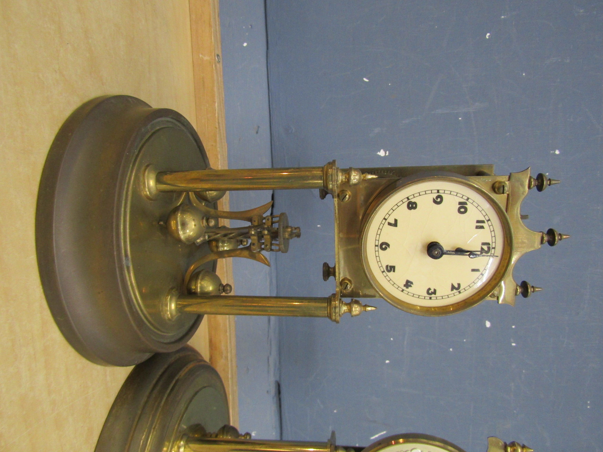 1930's Brass anniversary clock and Kundo anniversary clock, both with domes - Image 4 of 9