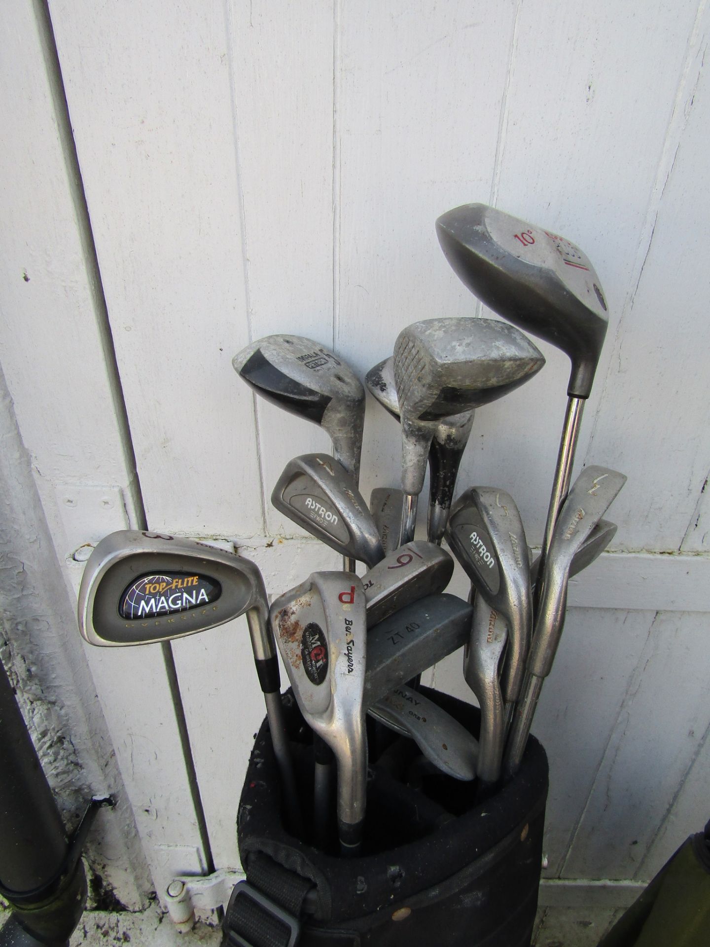 Golf clubs to include Top Flight and hippo in 2 golf bags - Image 2 of 8
