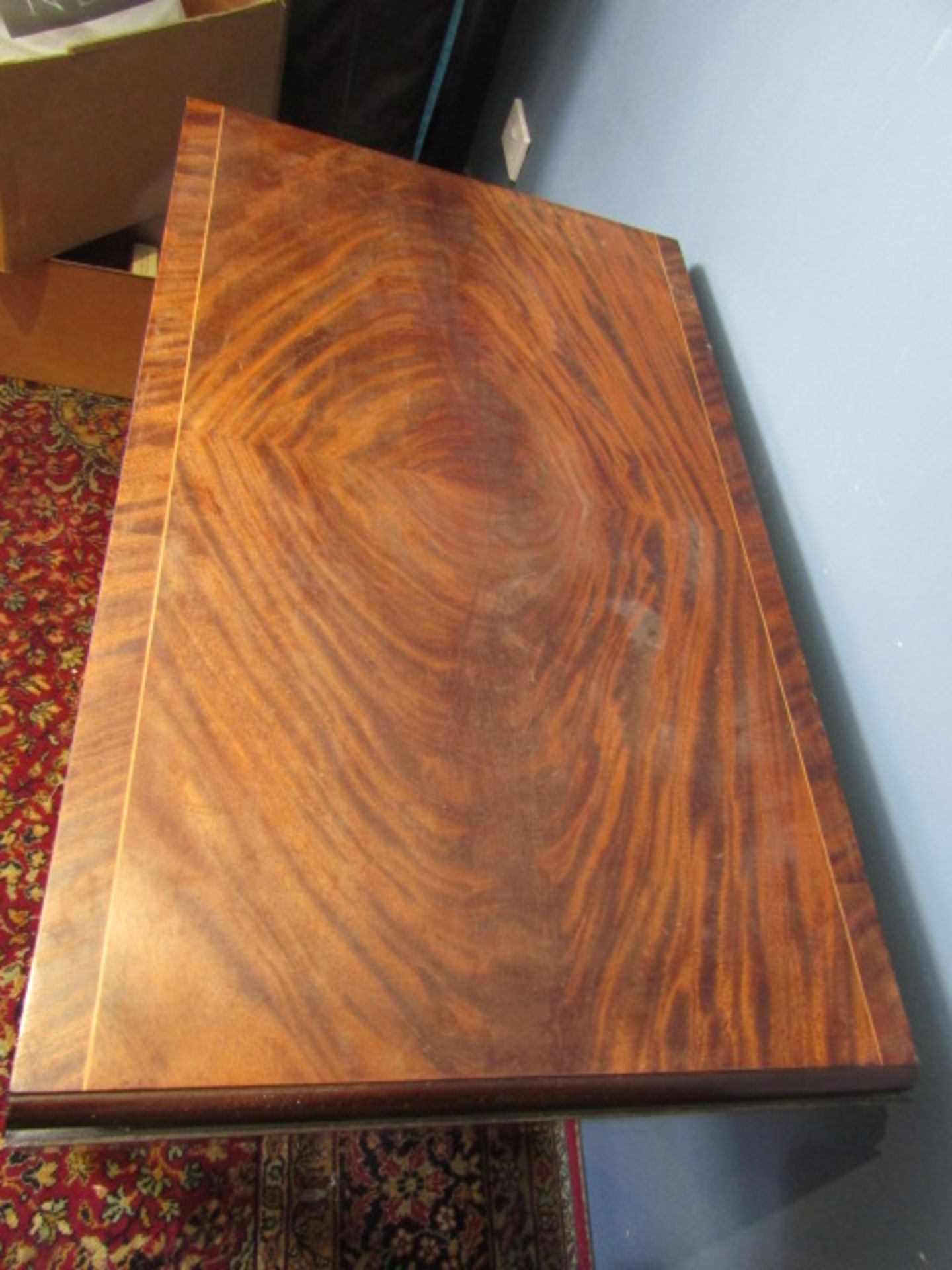 An inlaid sofa table on casters 89cmW extended 146cmW - Image 3 of 6