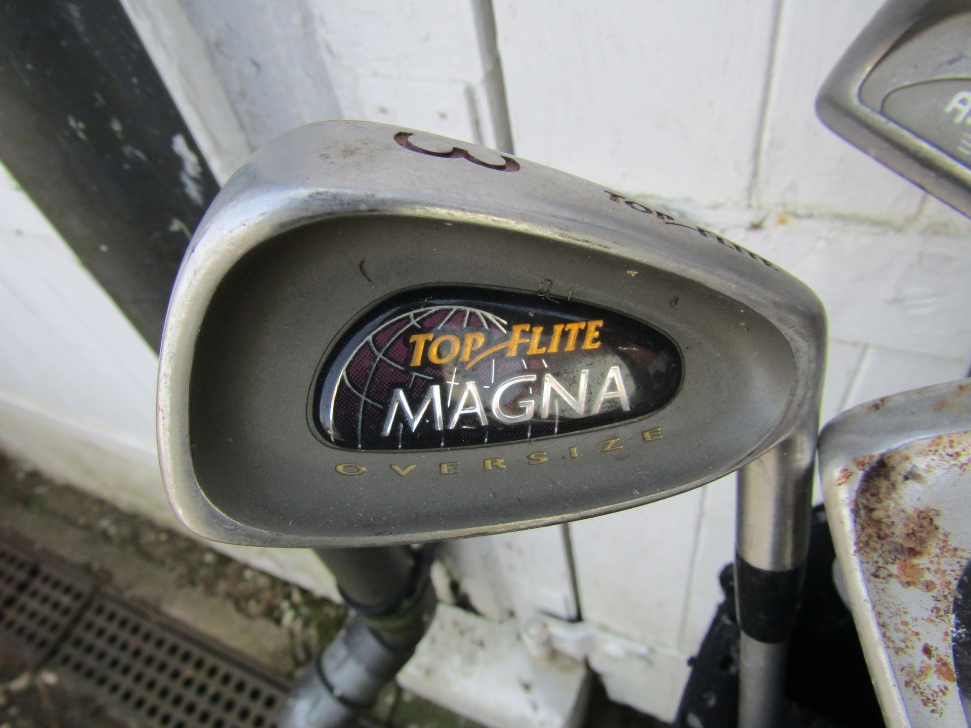 Golf clubs to include Top Flight and hippo in 2 golf bags - Image 4 of 8