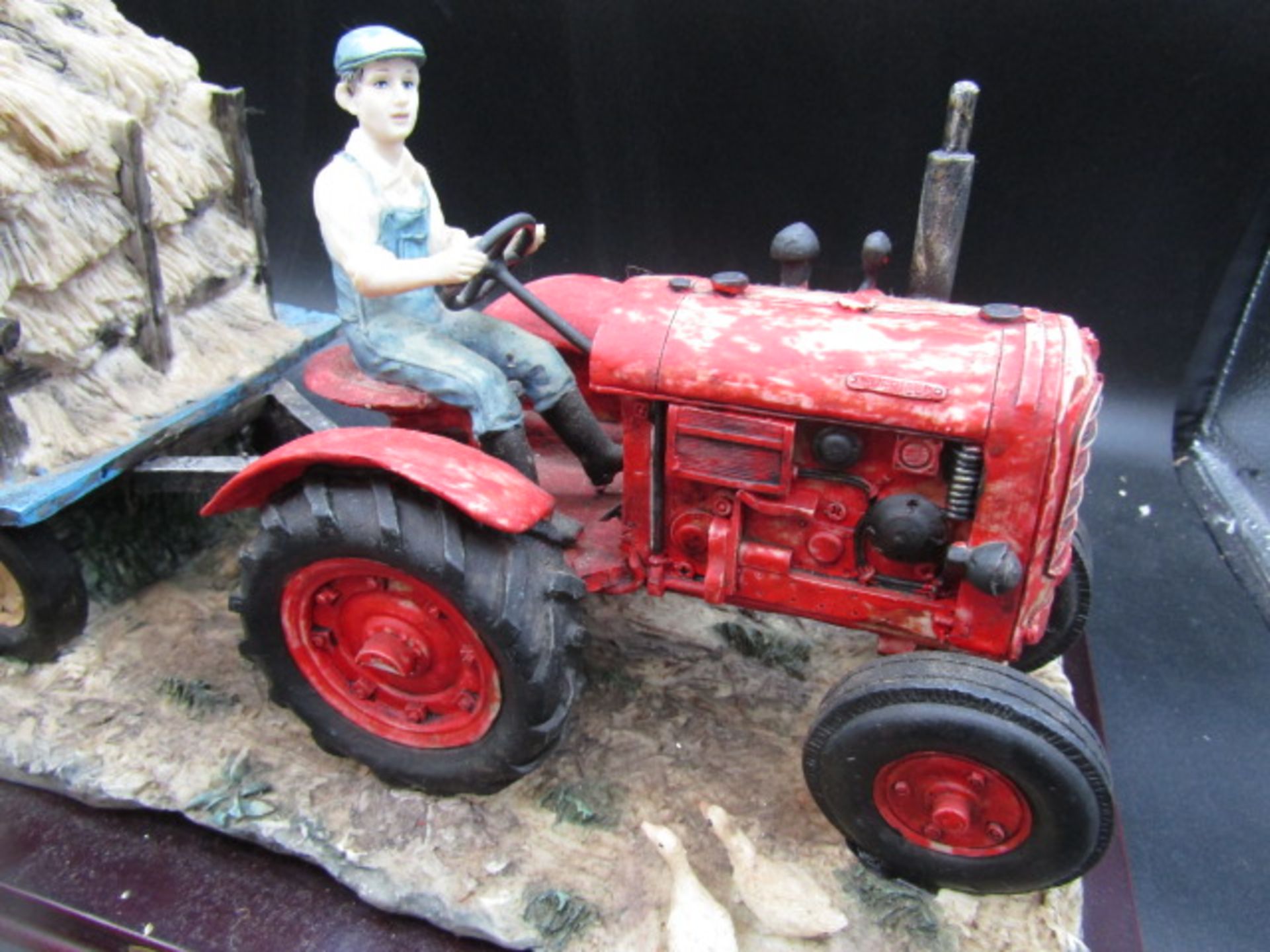 Juliano collection Tractor with trailer ornament 40x30cm - Image 3 of 4