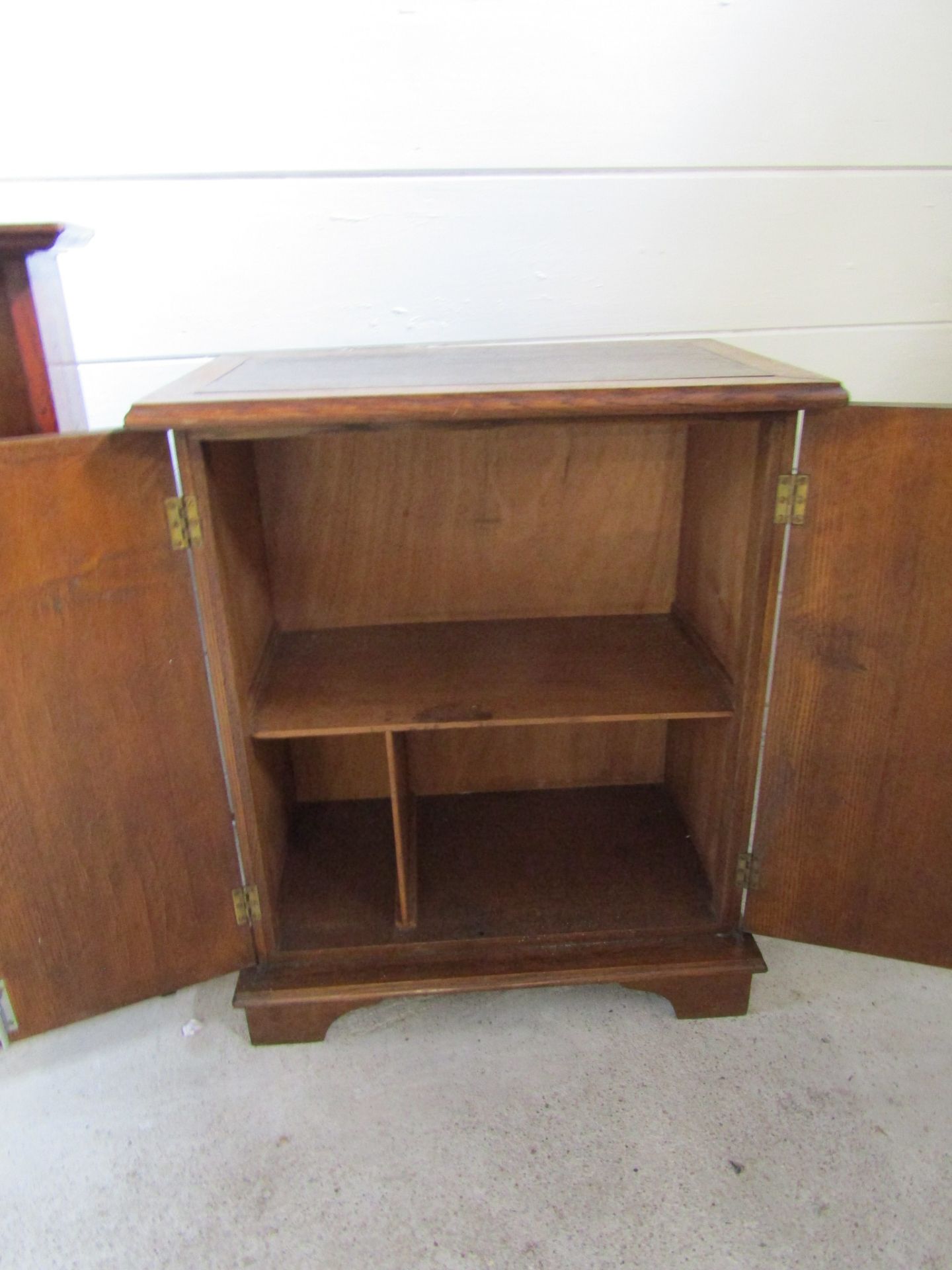 Oak cupboard and bookcase - Image 2 of 2