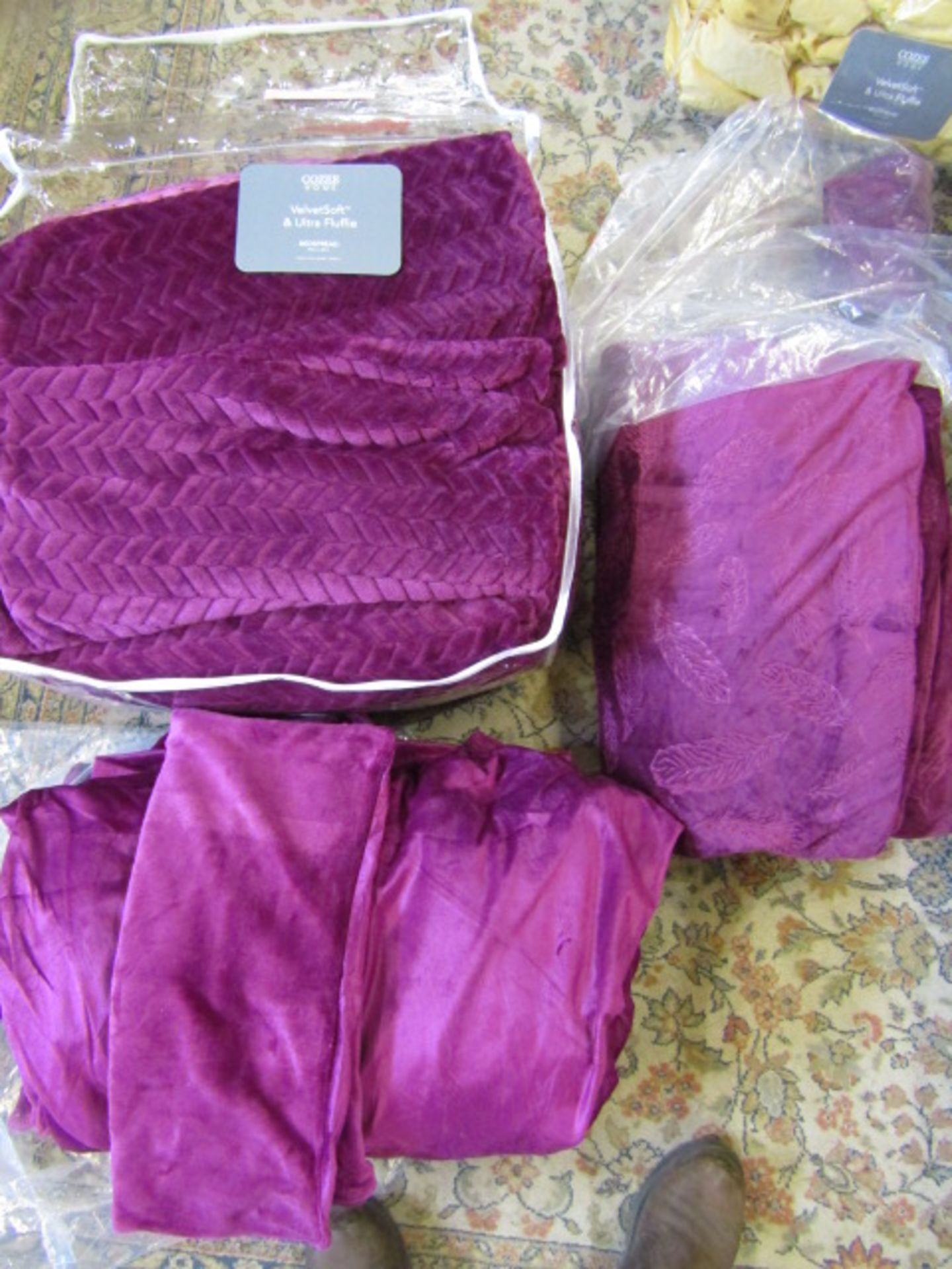 Burgundy Supersoft bedspread with pillow shams and 2 velvet soft kingsize bedsets new or displayed