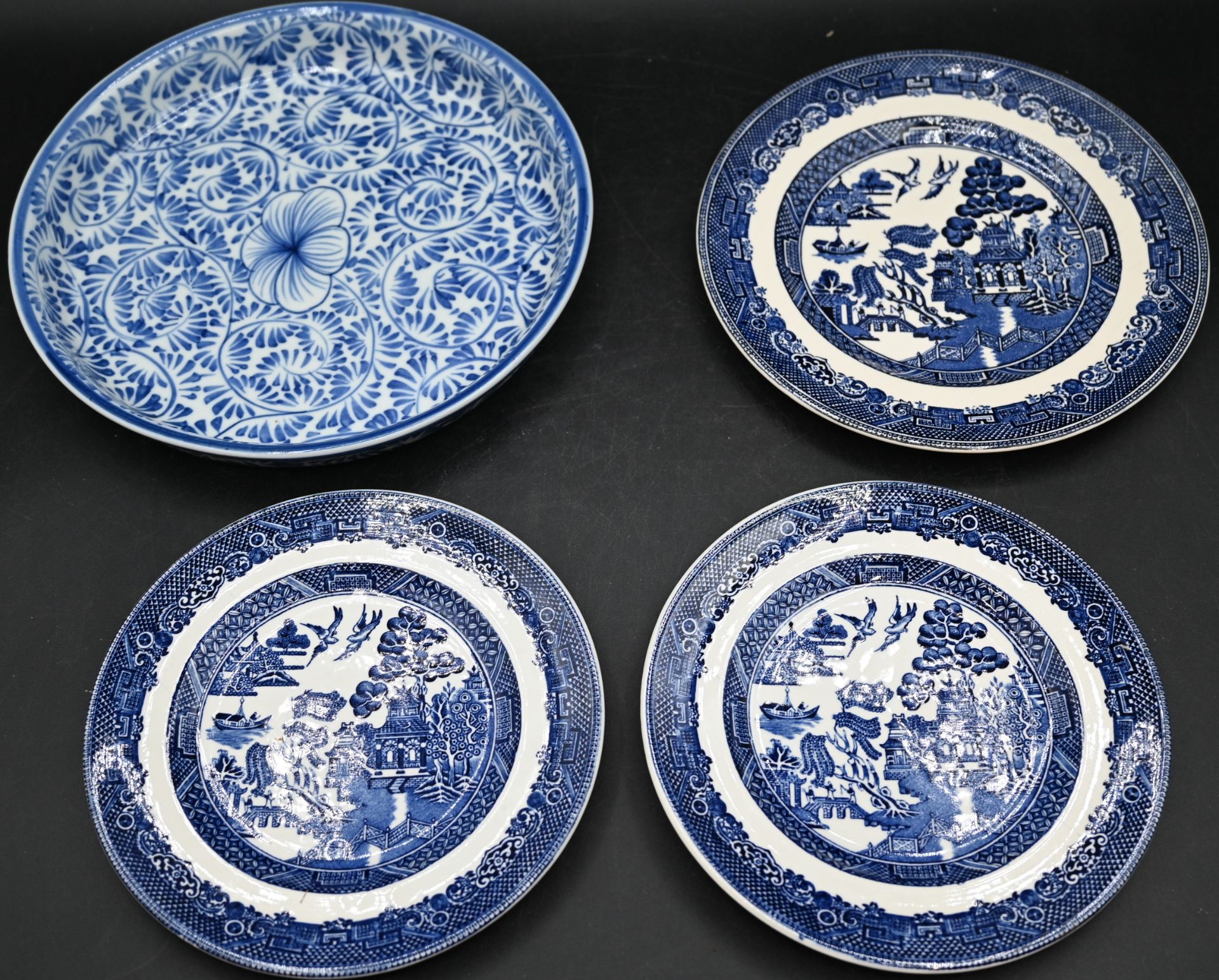 Assorted blue and white china to include Churchill Willow, Royal Cauldon Dragon, Spode to include - Image 13 of 18