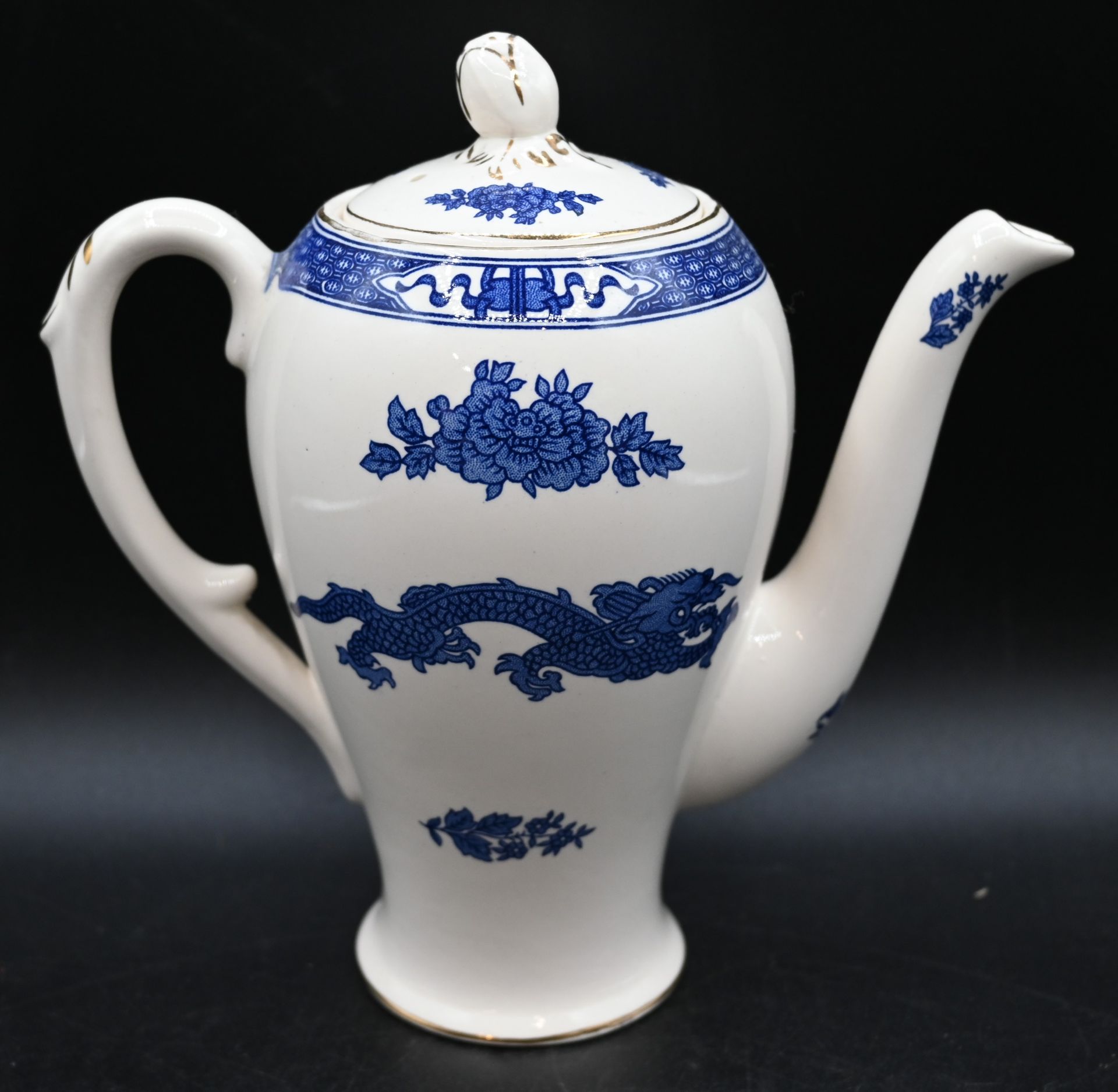 Assorted blue and white china to include Churchill Willow, Royal Cauldon Dragon, Spode to include - Image 7 of 18