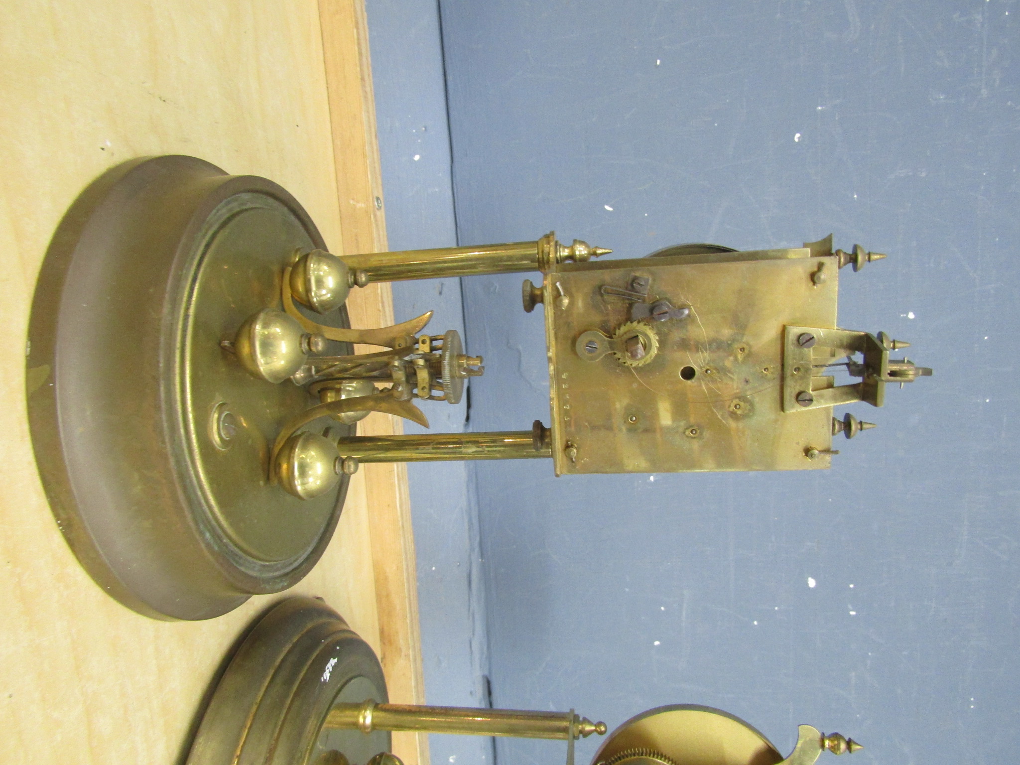 1930's Brass anniversary clock and Kundo anniversary clock, both with domes - Image 6 of 9