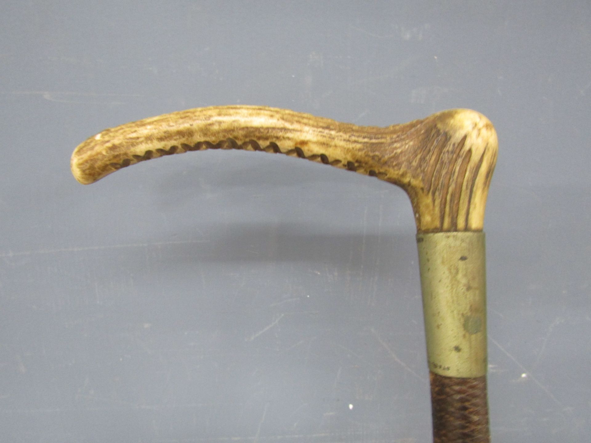 Antler handled riding crop - Image 2 of 3