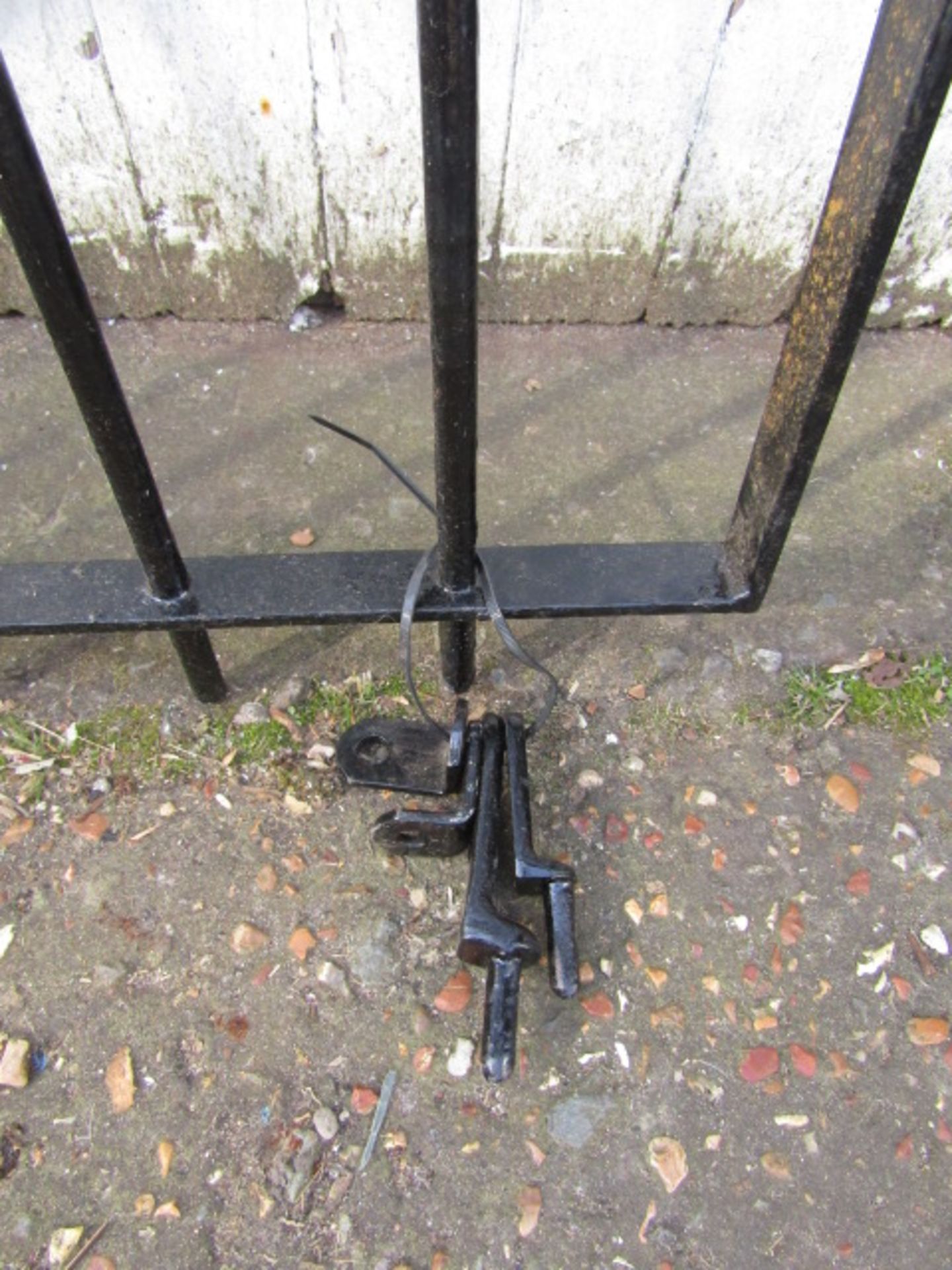 Wrought iron gate with fixings - Image 3 of 4