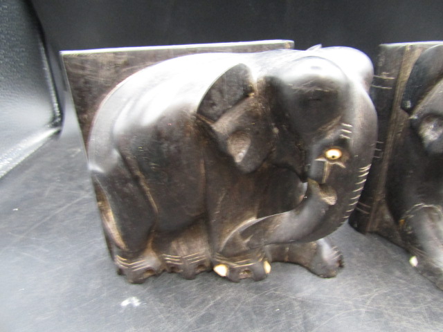 A pair ebony elephant book ends 13cmH - Image 3 of 4