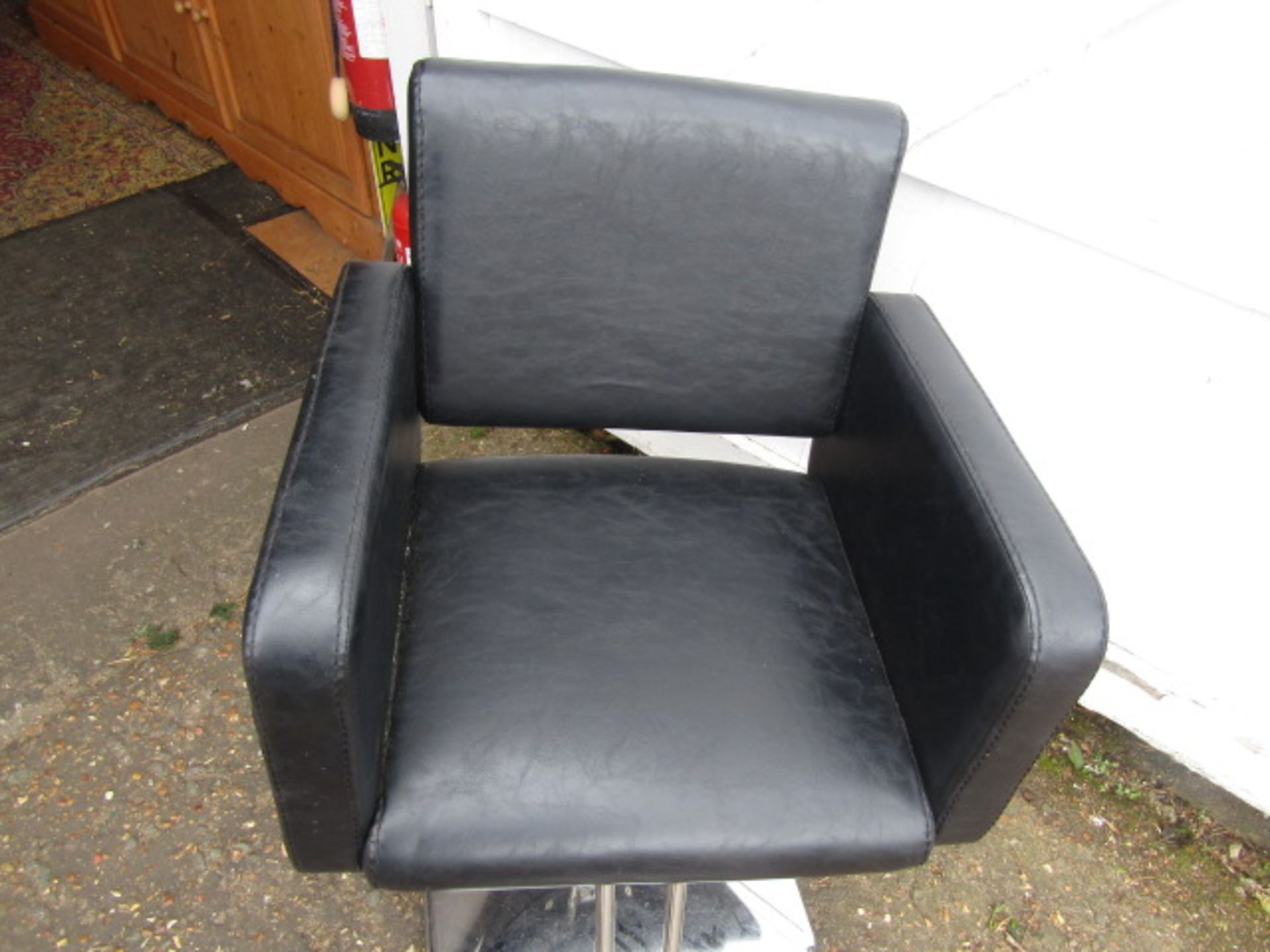 A barbers chair - Image 3 of 4