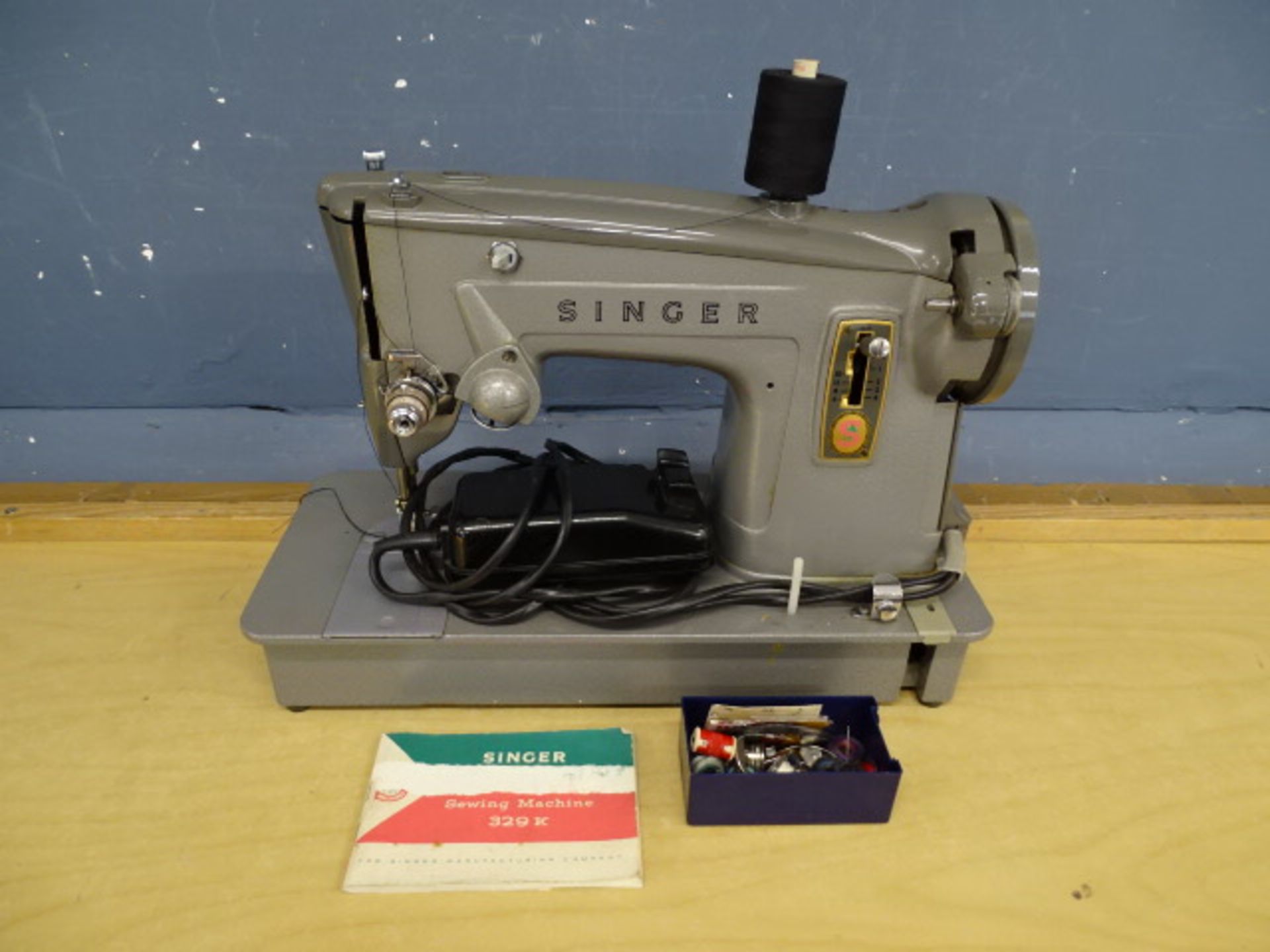 Vintage Singer electric sewing machine in case (no plug)