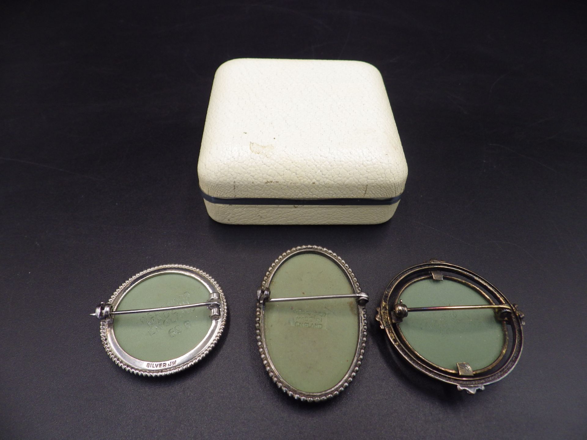 3 Wedgwood sage Jasperwear and silver brooches and a pair of clip on earings in their original box. - Image 4 of 4