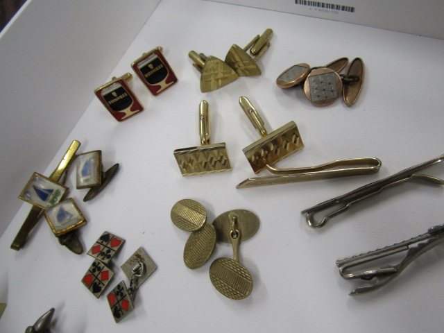 10 sets cufflinks, few tie pins and pin badges - Image 2 of 3