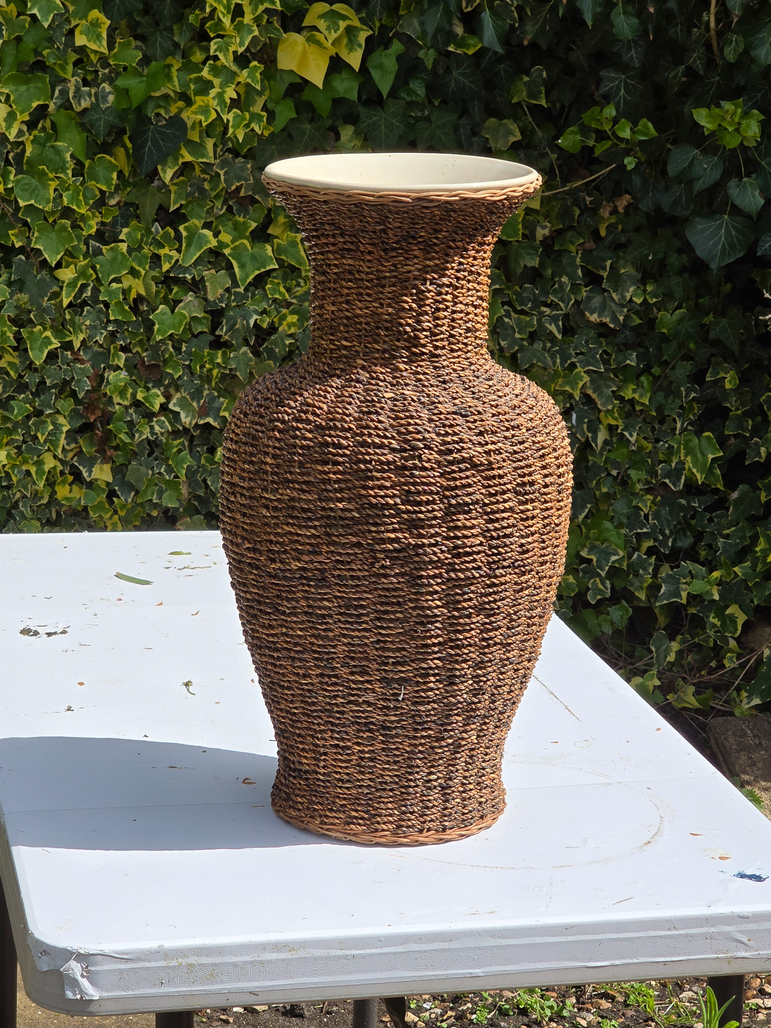 Large Floor Standing Vase with wicker effect approx 21 inches high - Image 4 of 4