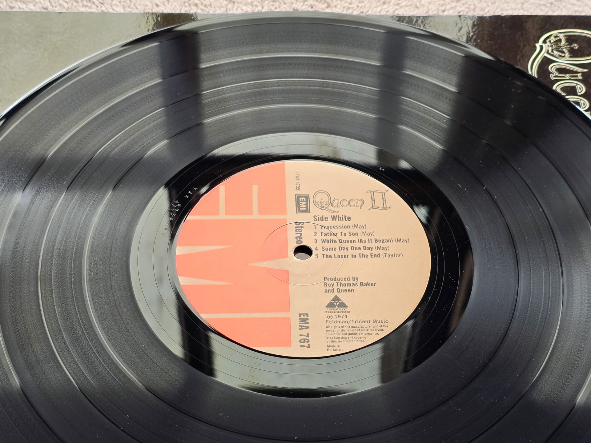 Queen II Original Near Mint UK Vinyl LP with laminated Gatefold sleeve & Inner - Image 9 of 9