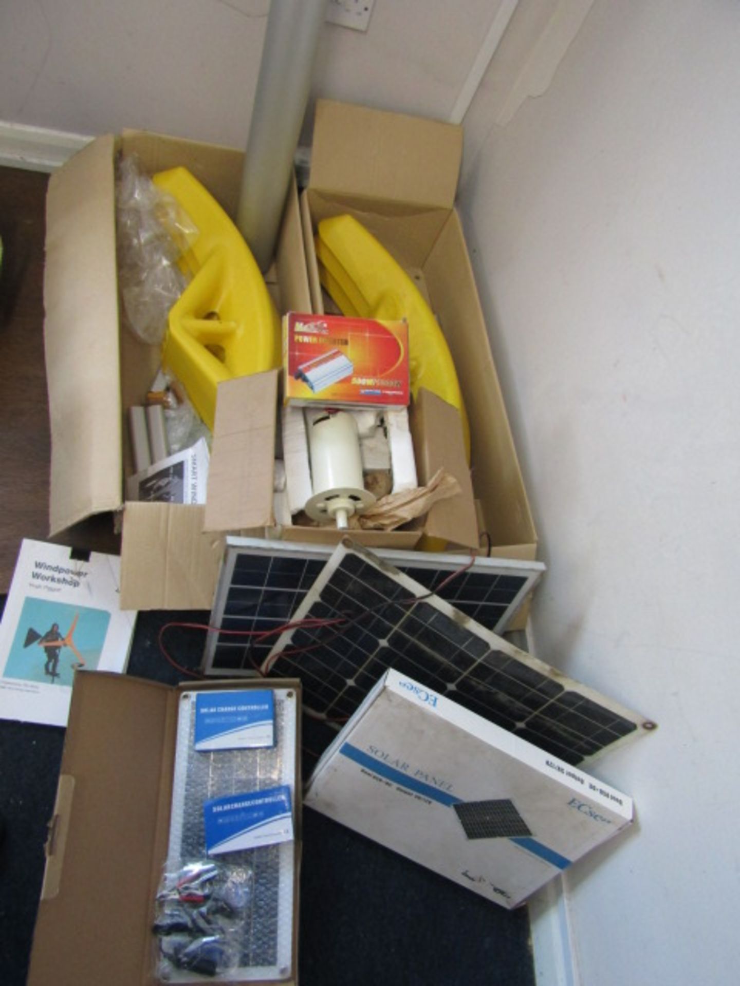 SMARTWIND 300W/400W/500W vertical axis wind turbine, unused in original box. It is activated by very - Image 3 of 15