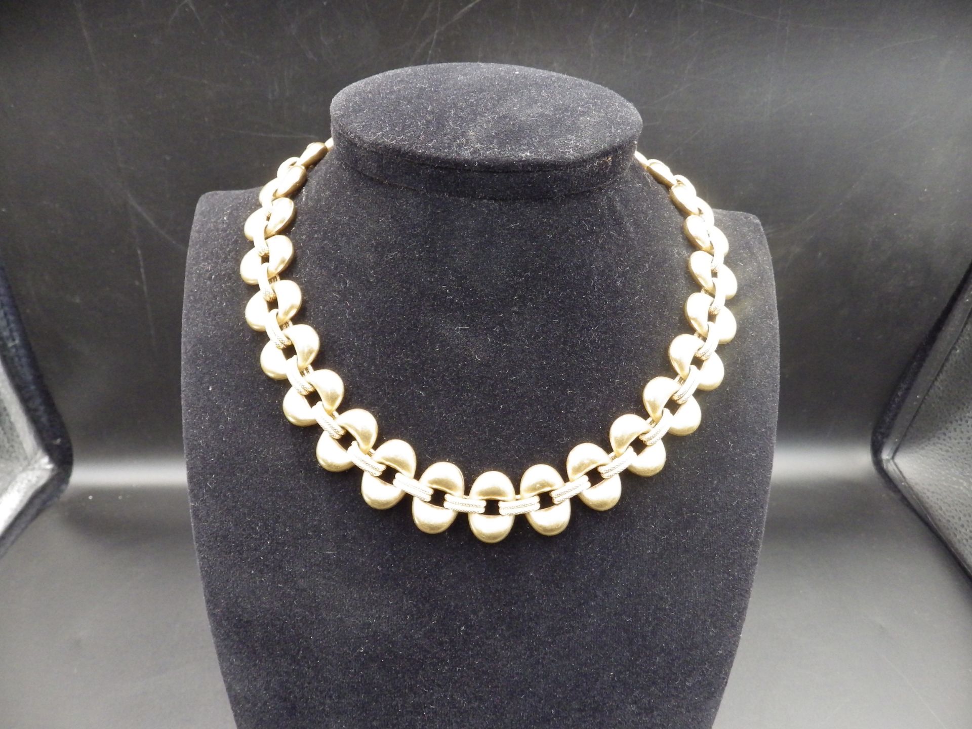 9ct Itailian gold chain by 'Unoaerre' 45cm in length and 48.60g total weight. - Image 2 of 4