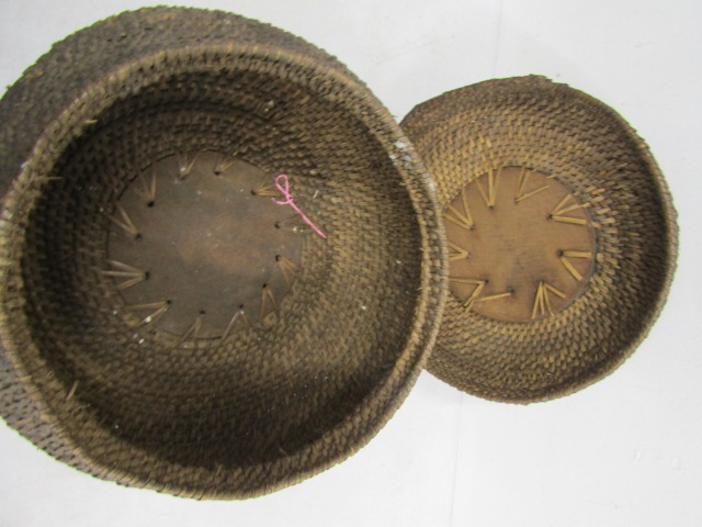 A lidded wicker basket - Image 3 of 3