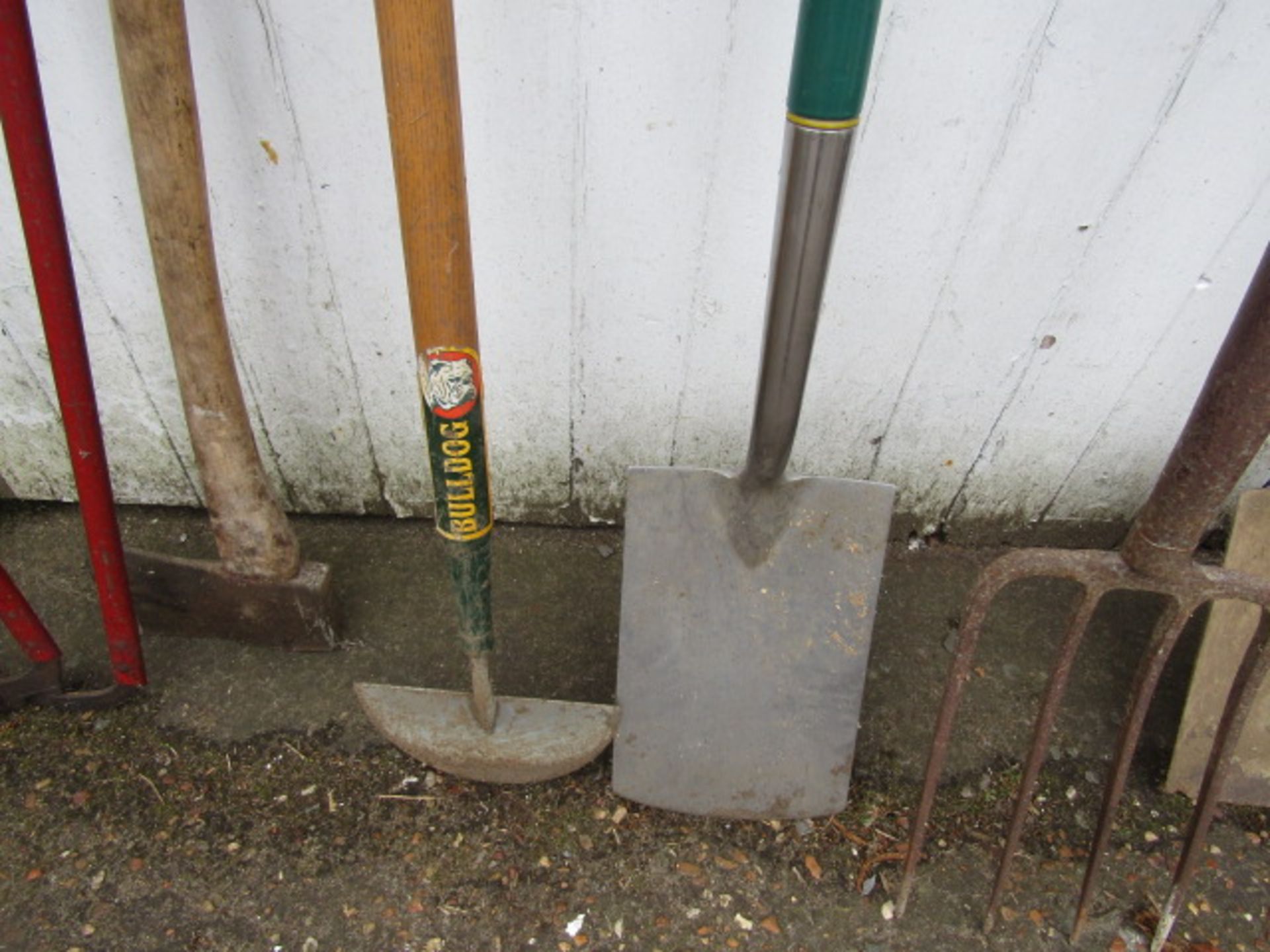 Garden tools and axe - Image 3 of 6