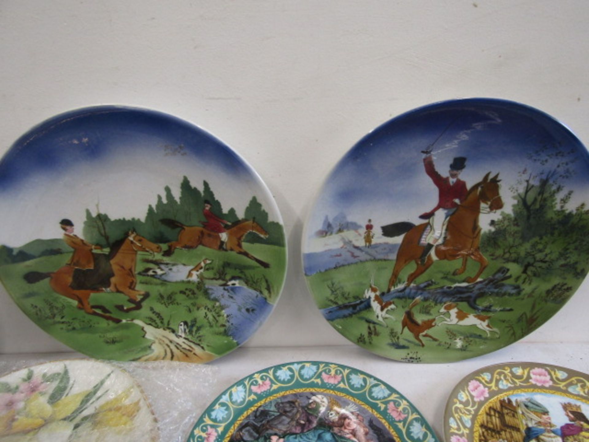 set 12 USSR picture plates, 2 hunting plates, Royal Doulton Red Rum plate etc - Image 9 of 12