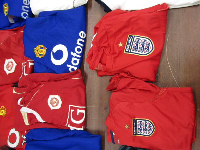 13 Football shirts- Man United, Liverpool and England and a pair shorts (Man U) - Image 3 of 6