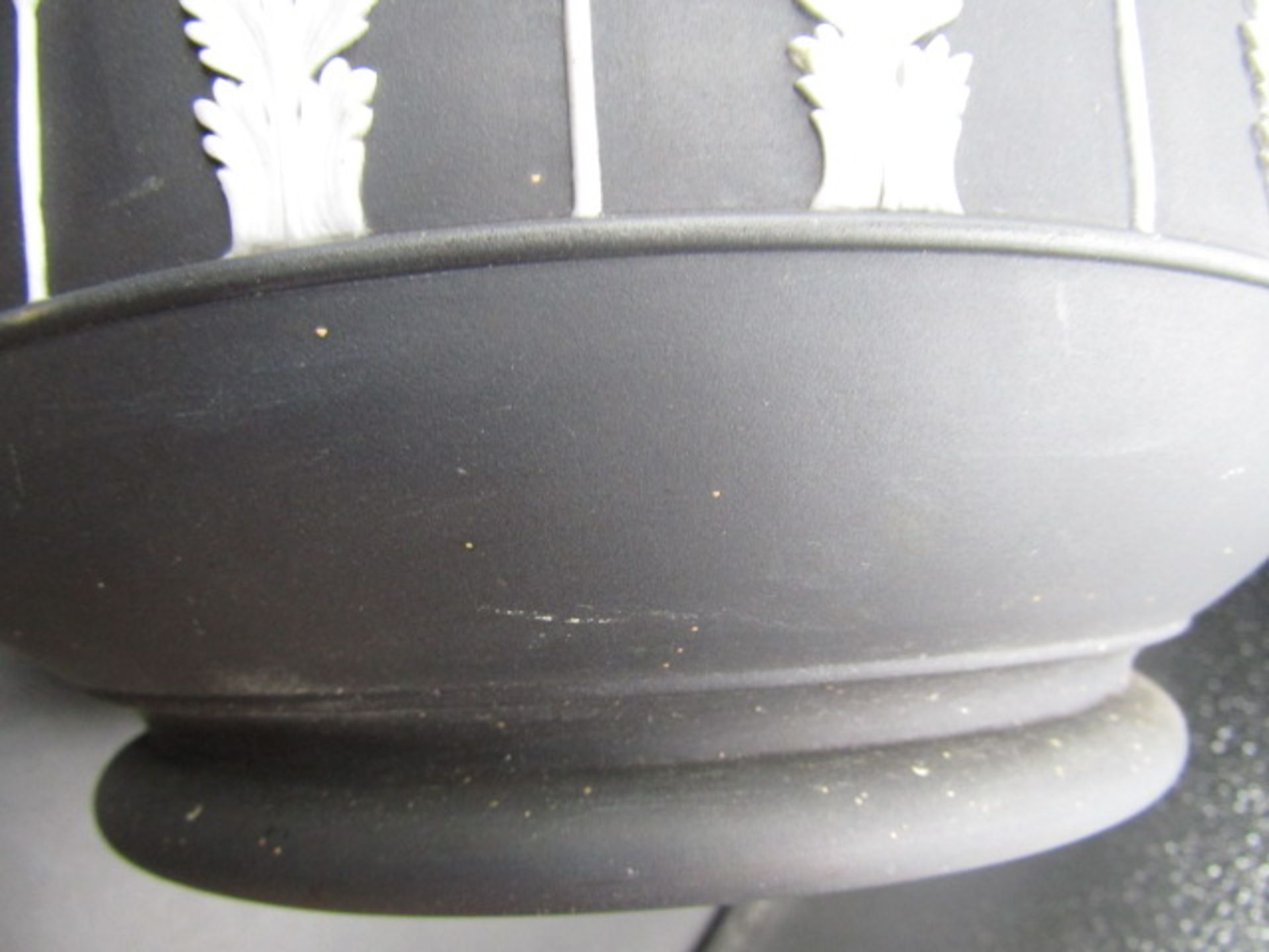 A black Wedgwood plant pot 23cmH 25cmDia in good condition with no damage or repairs, a few scuff - Image 10 of 11