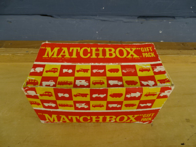 Vintage Matchbox 8 car Gift pack - Image 2 of 7