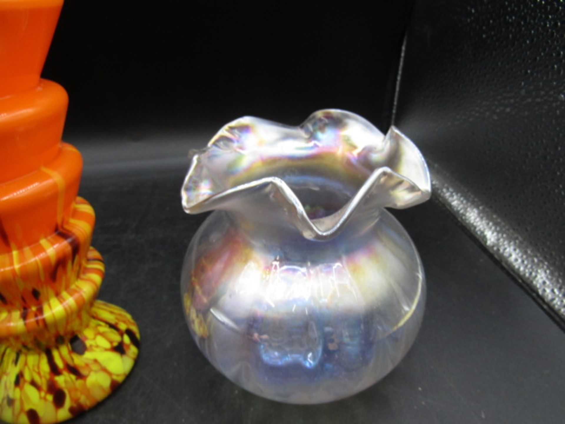 Art glass vases inc iridescent hand blown vase and a Wedgwood vase Orange vase has nibbles around - Image 2 of 9