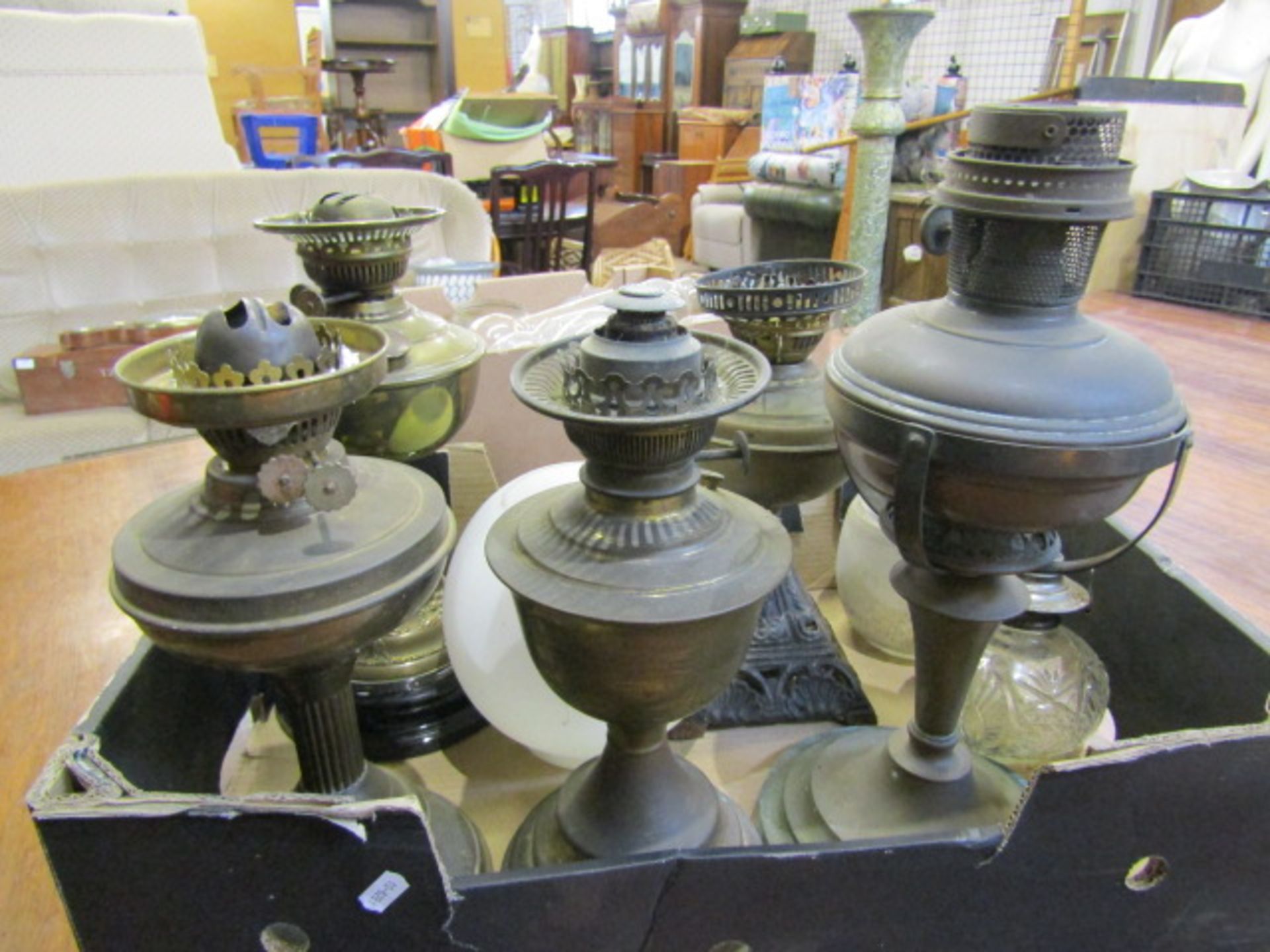 Various oil lamps with a box of funnels and some shades - Image 3 of 4