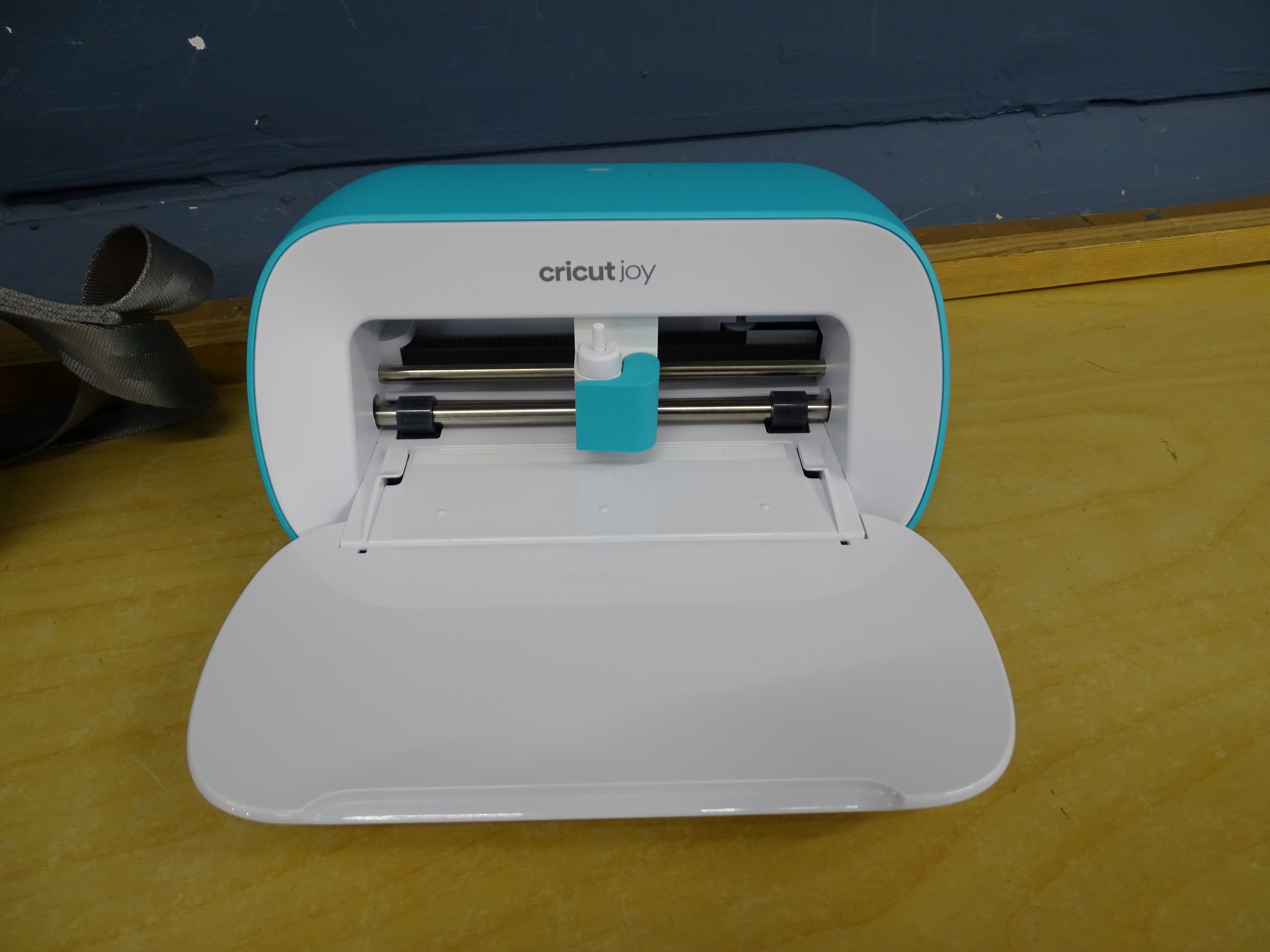 Cricut Joy portable cutting and writing machine with accessories etc - Image 5 of 7