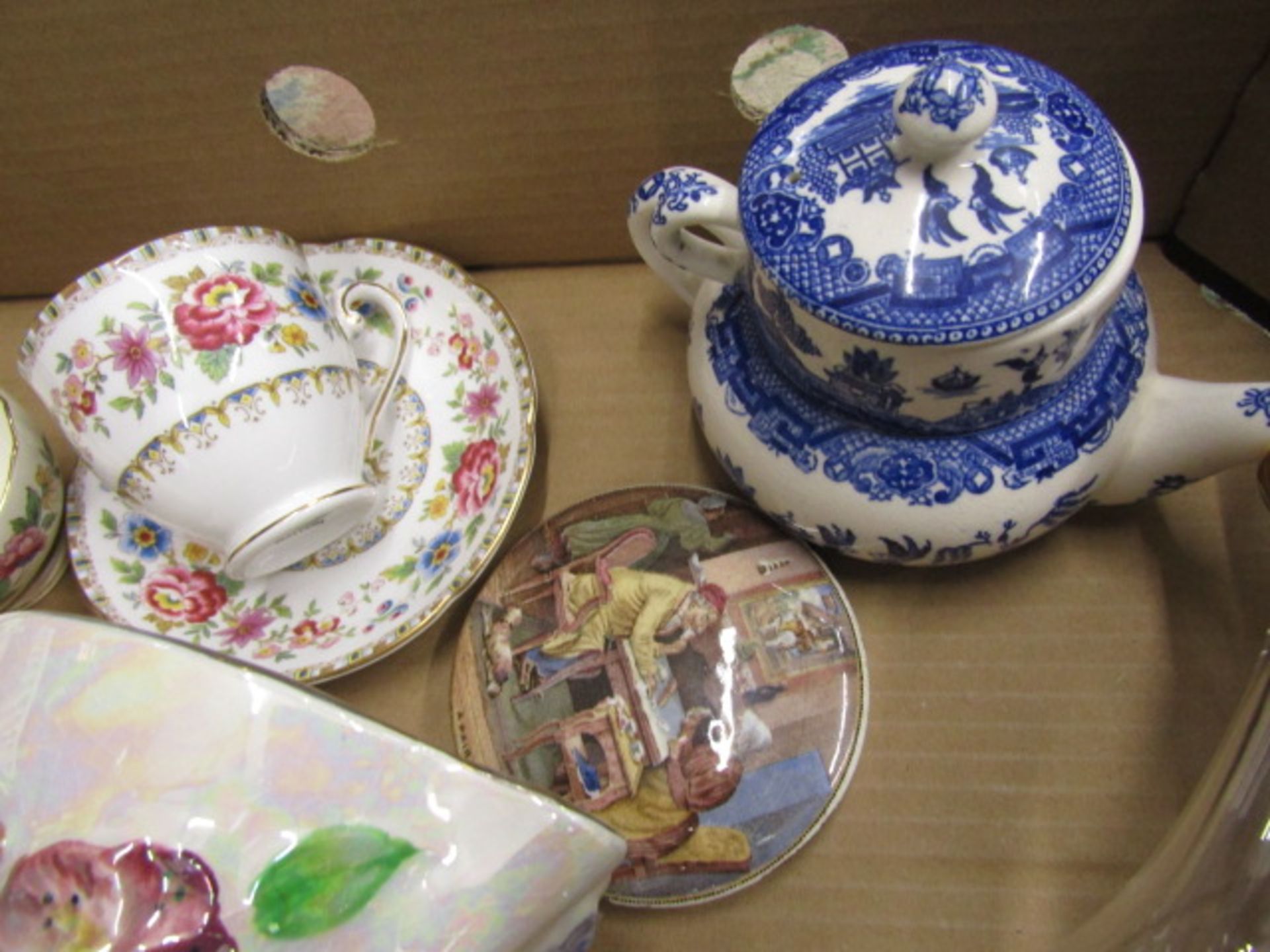 4 boxes various ceramics inc Royal Albert, Wade, Poole etc etc - Image 11 of 12