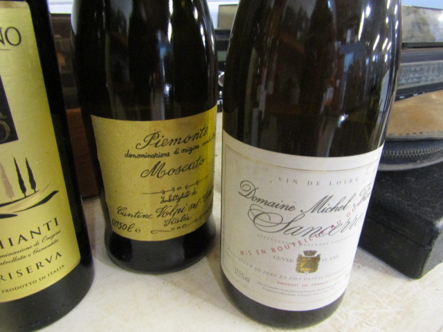 Mixed lot of White wines to include  Isle Negra Sauvignon Blanc 12.5%vol 75cl 2008 Domaine Michel - Image 4 of 4