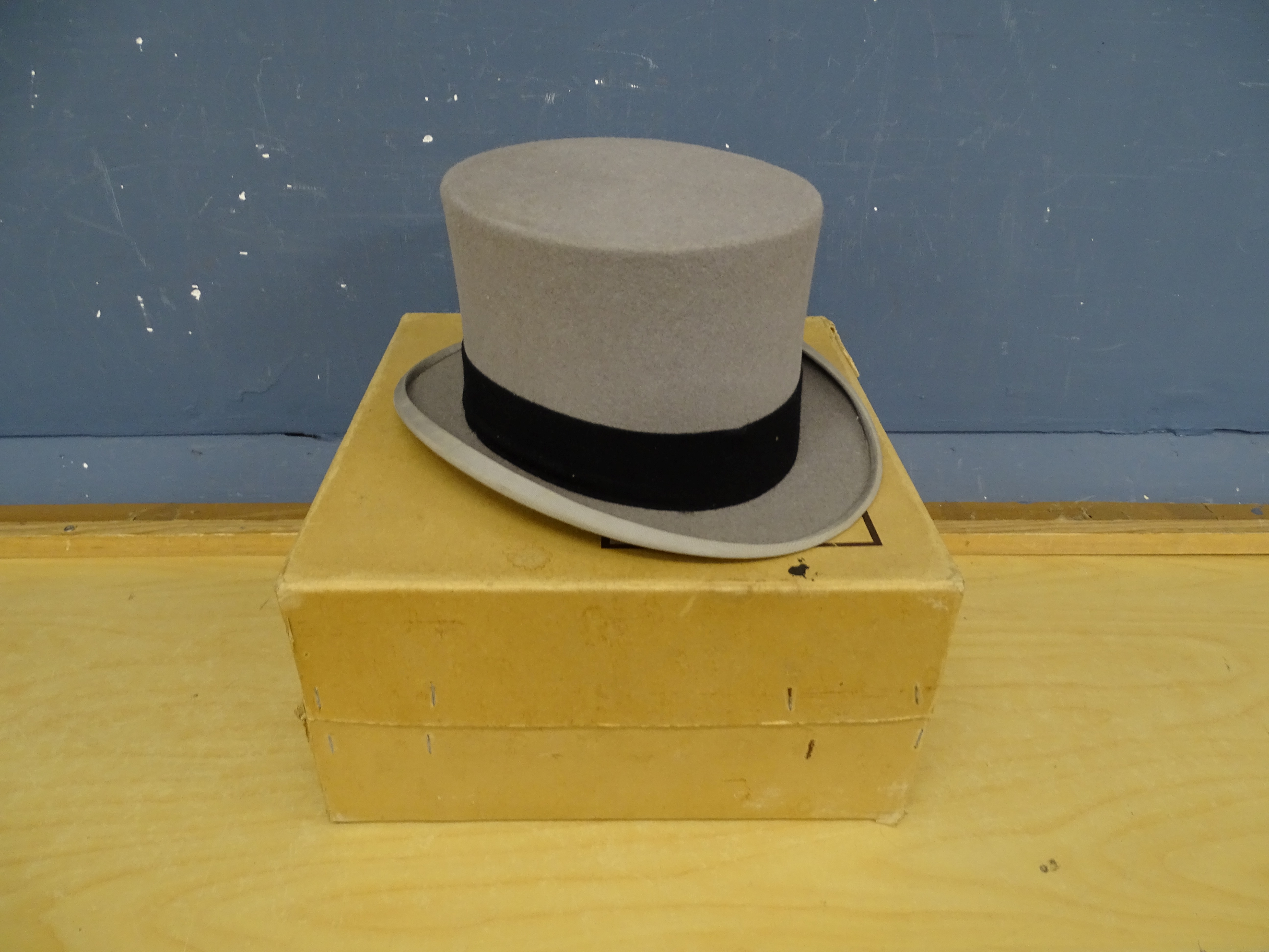 Vintage Moss Bros top hat in box - Image 2 of 4