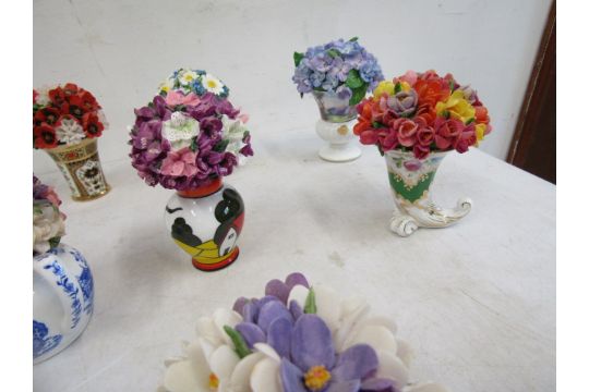 A collection 31 ceramic posies, stamped on base with symbol, all look to be in styles copying well - Image 8 of 10