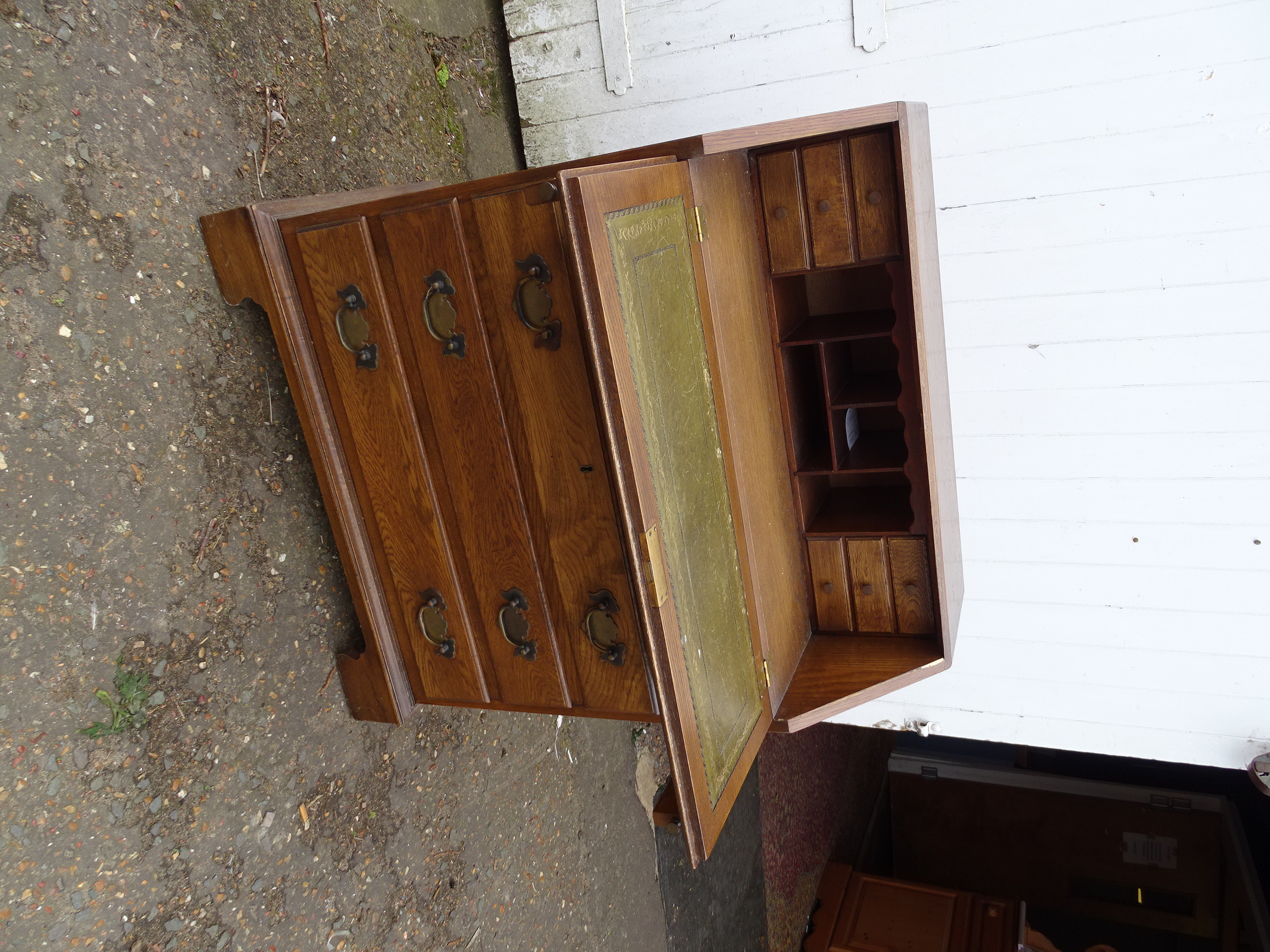 Oak 4 drawer bureau with key - Image 2 of 2