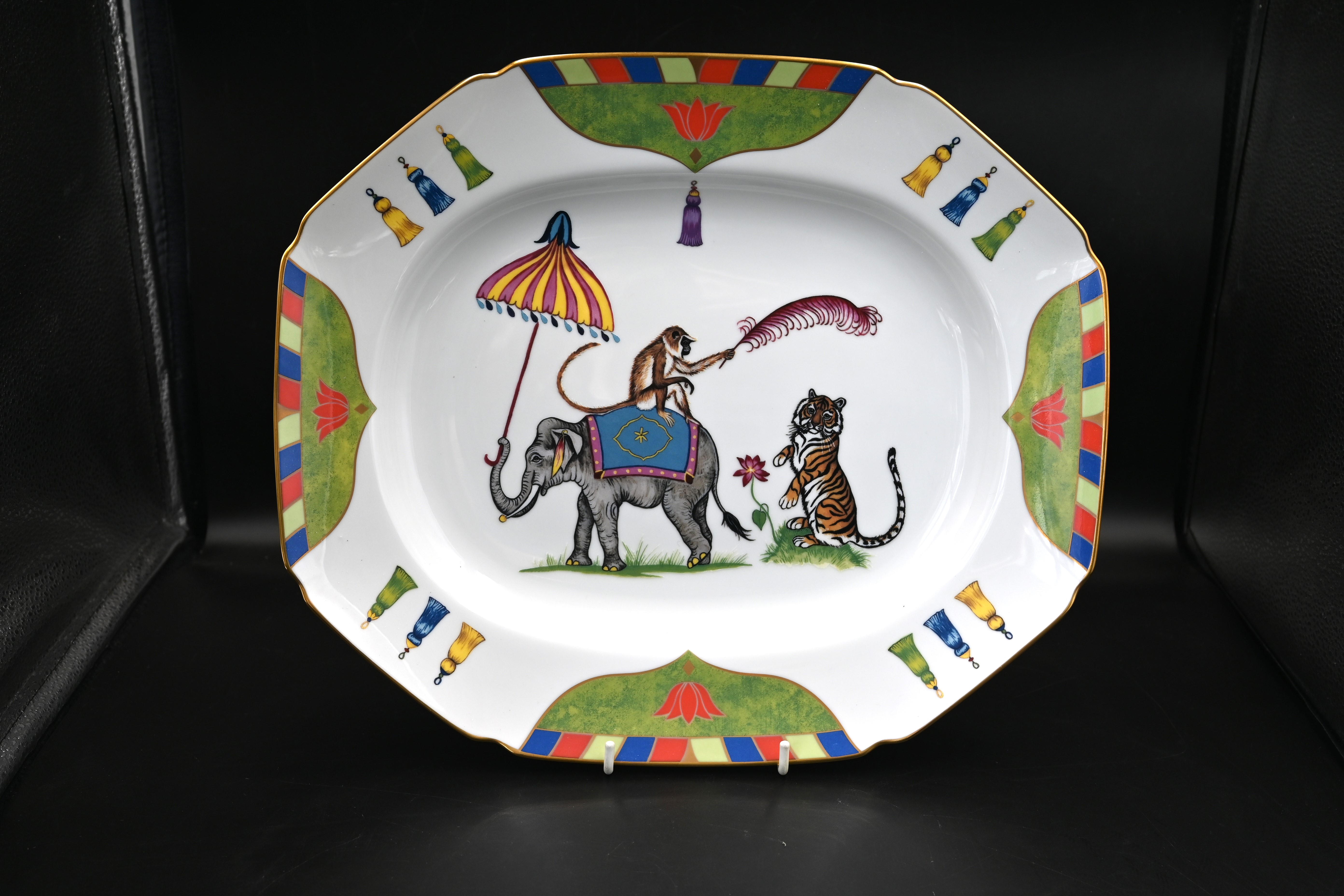 Lynn Chase 'Tiger Raj' dinner service - Image 4 of 60