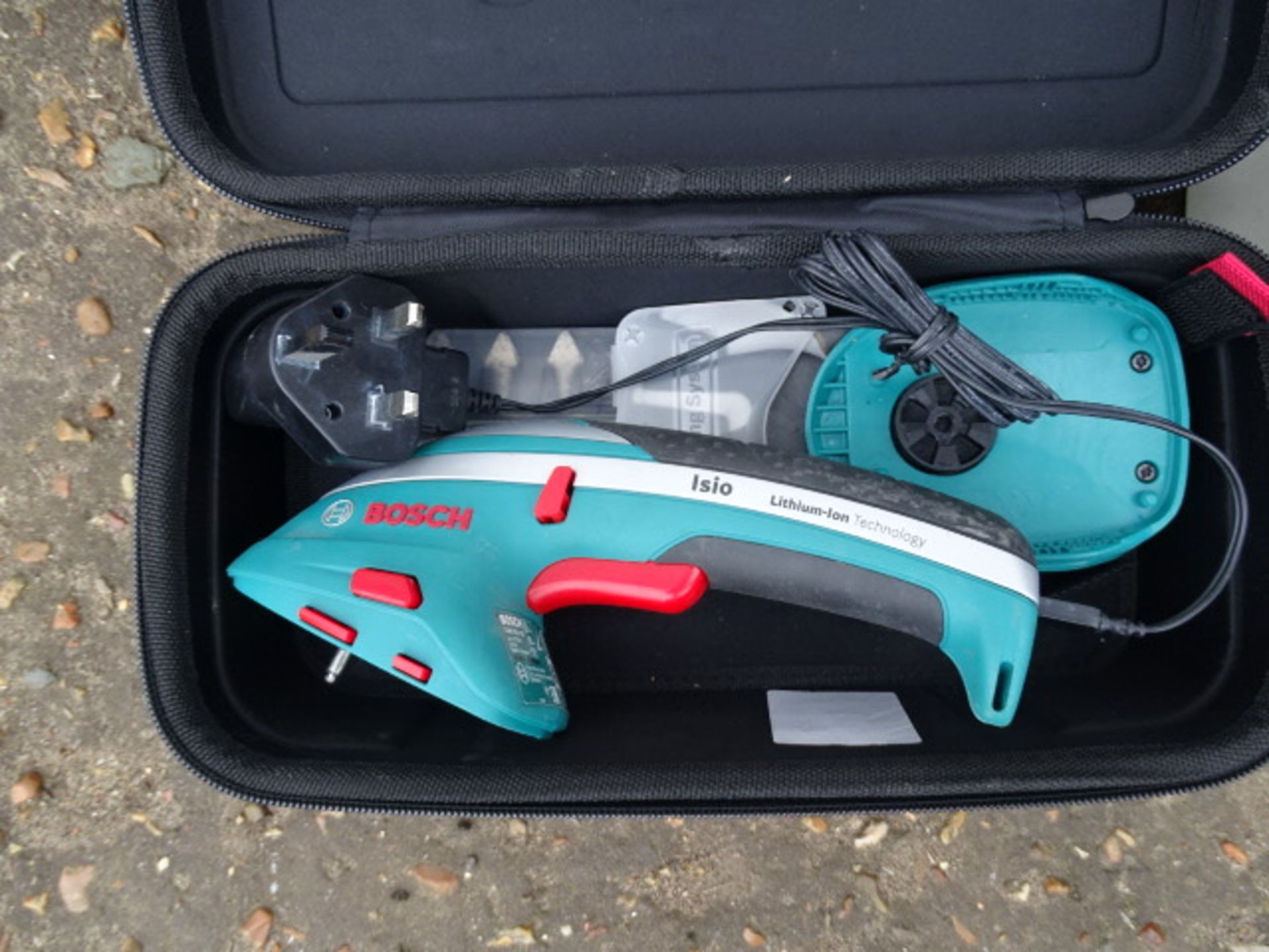 Bosch cordless lithium drill, garden trimmer and Black & Decker sander, all from a house clearance - Image 3 of 7