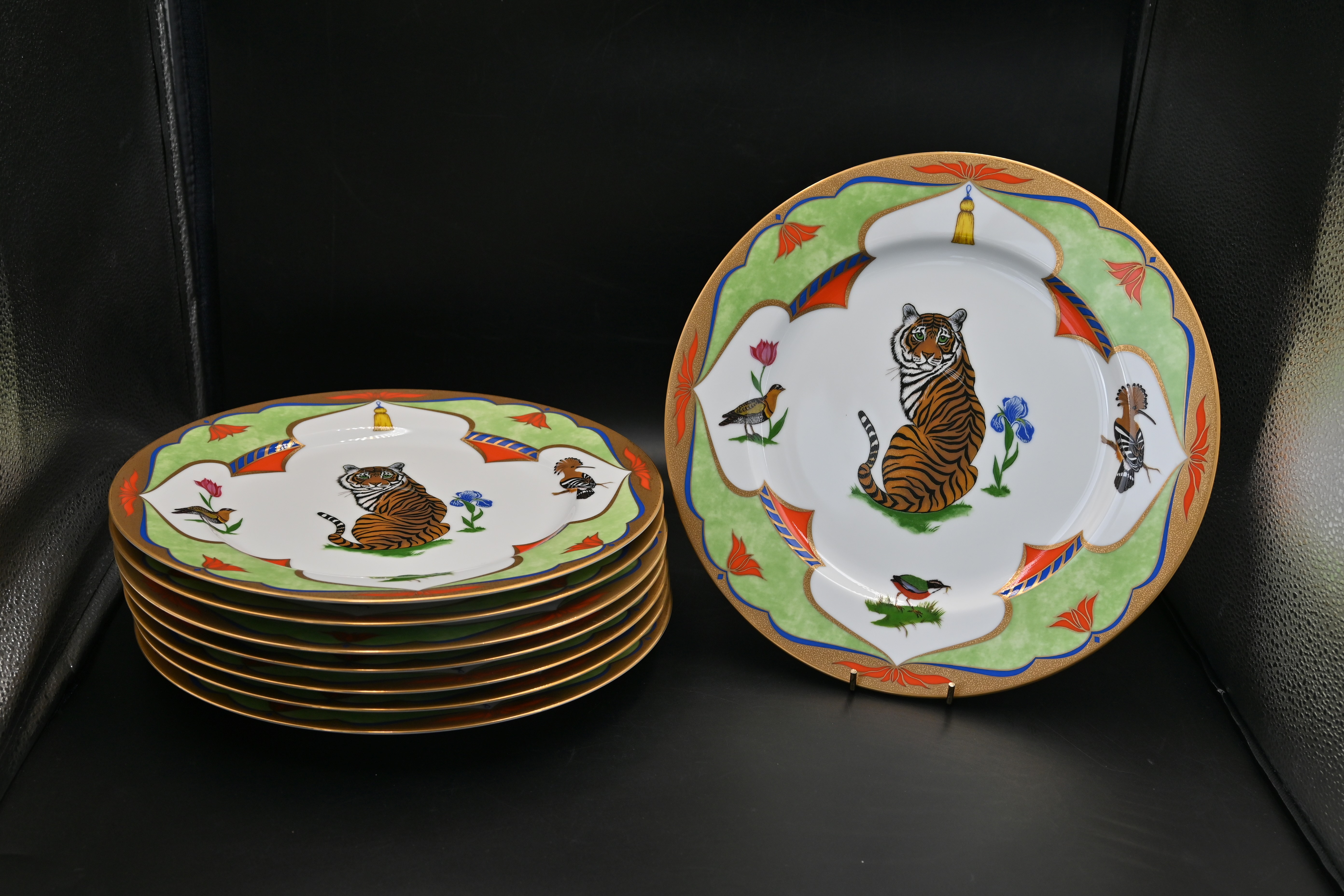 Lynn Chase 'Tiger Raj' dinner service - Image 30 of 60