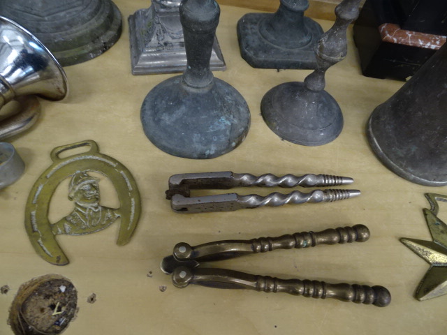 Mixed metalware and collectables to include chess sets and horns etc - Image 4 of 7