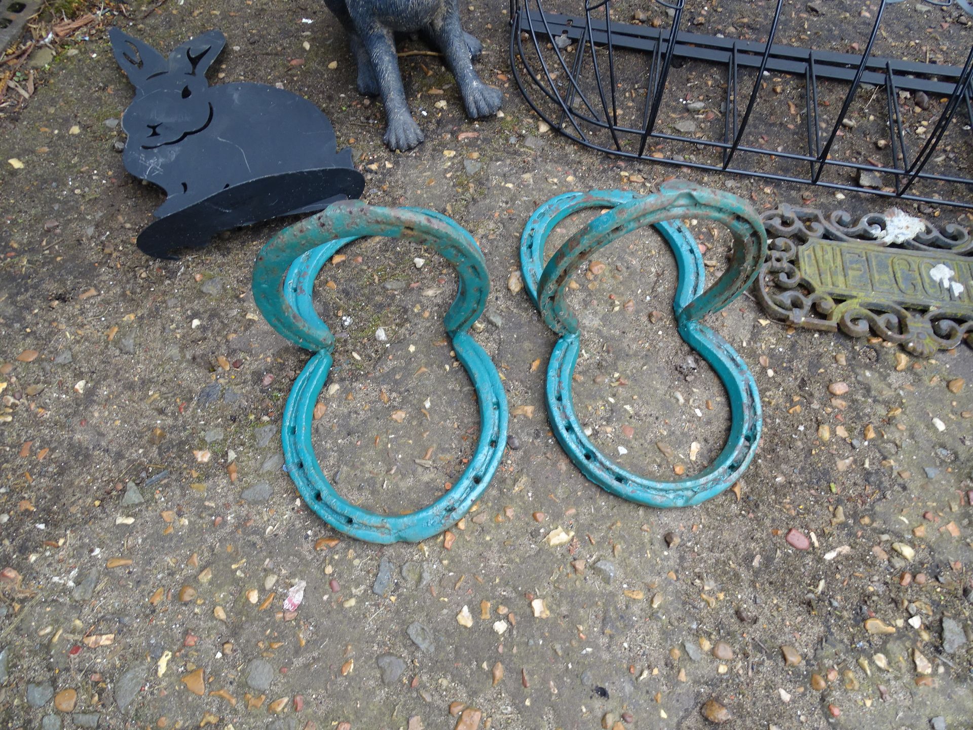 Hanging basket brackets, cast iron 'Welcome' sign and wall baskets etc - Image 3 of 5