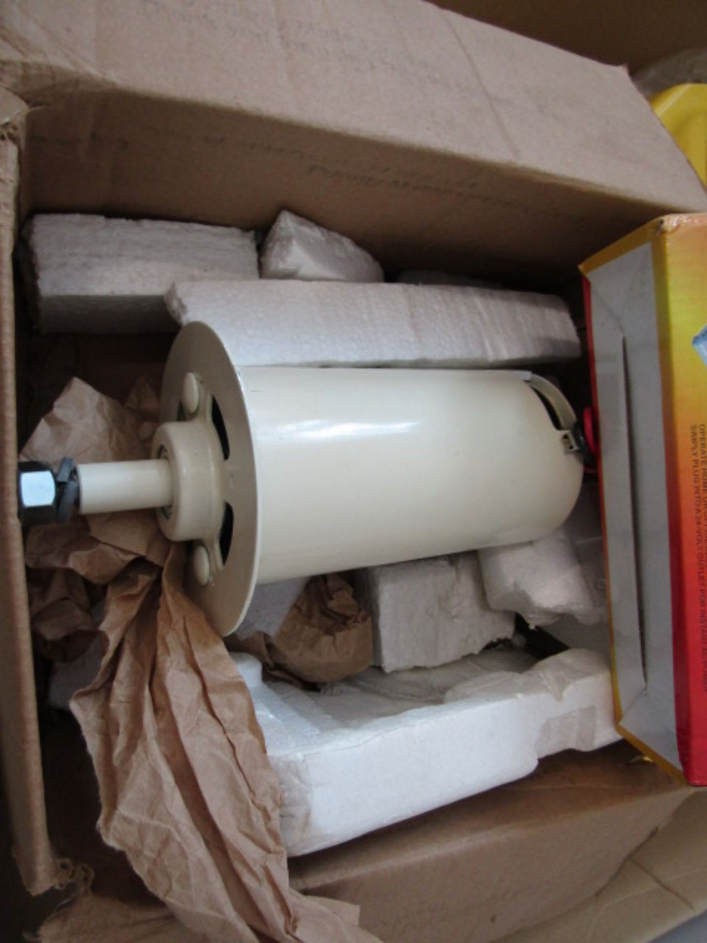 SMARTWIND 300W/400W/500W vertical axis wind turbine, unused in original box. It is activated by very - Image 11 of 15