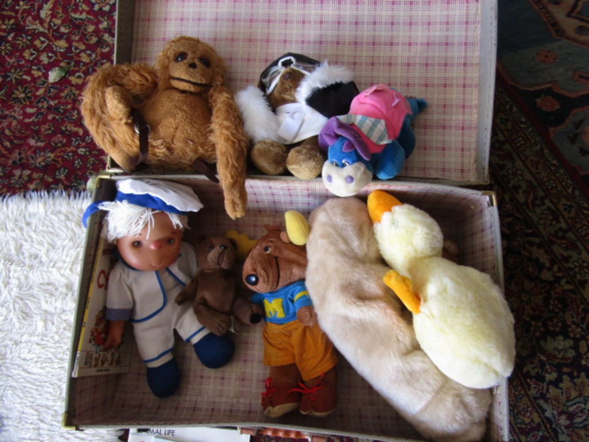 vintage teddies and a Noddy rug in a suitcase - Image 2 of 4